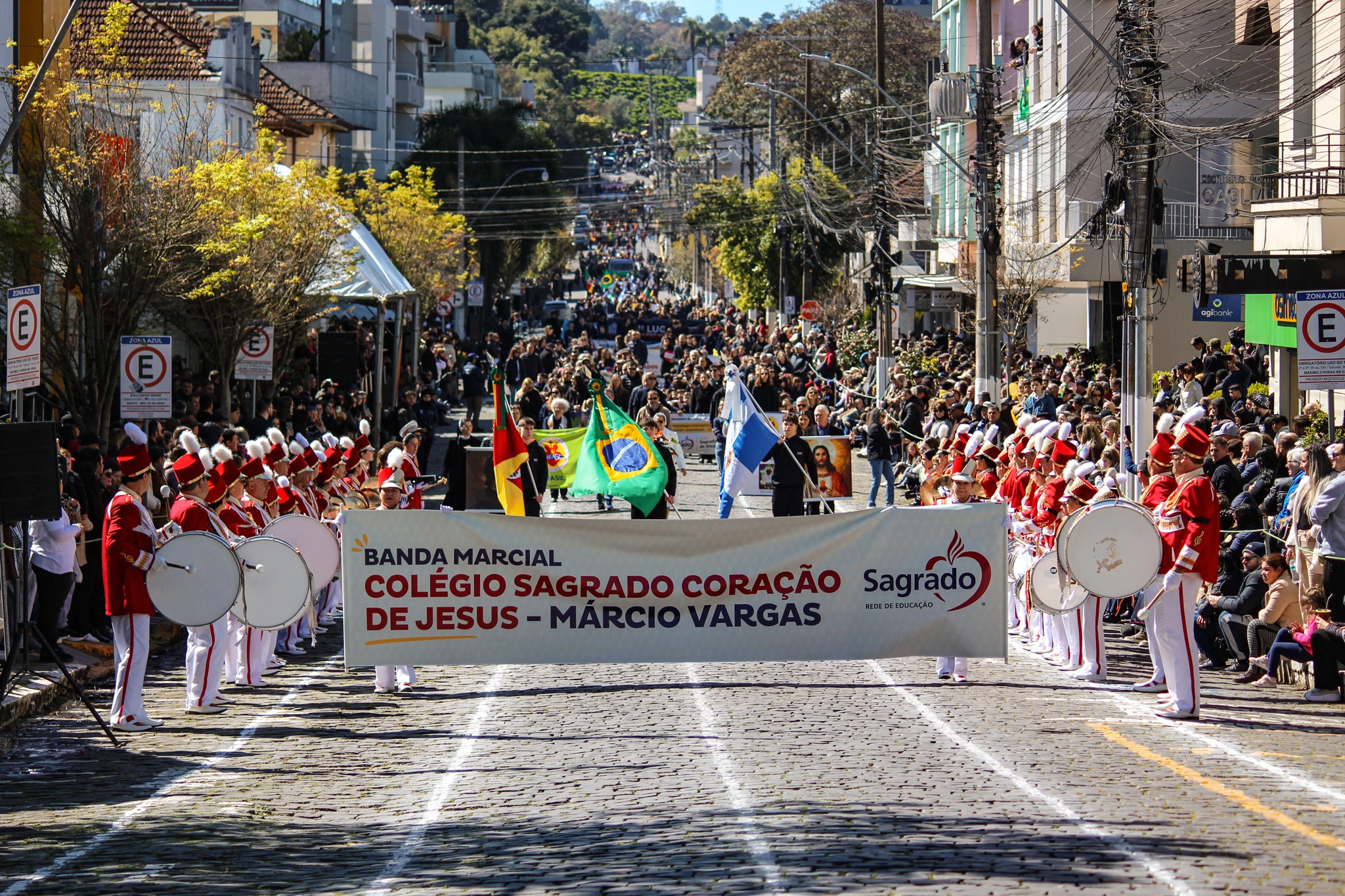 Colégio Sagrado Coração de Jesus participa do Desfile Cívico de 7 de setembro em Garibaldi/RS