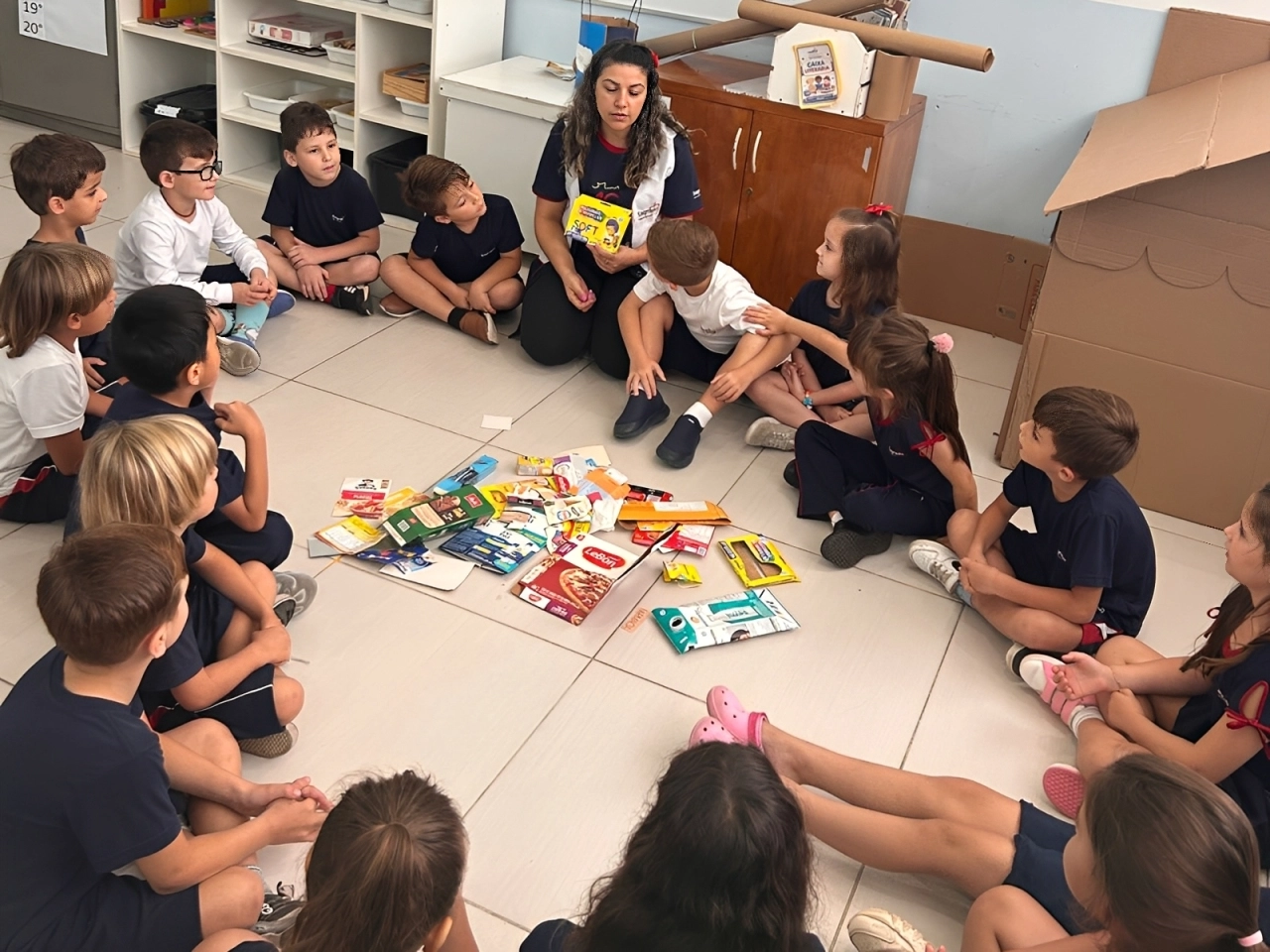 Alfabeto interativo aproxima educandos da leitura e da escrita a partir do cotidiano