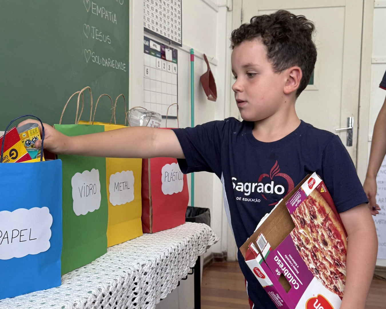 Conscientização ambiental desperta nos educandos atitudes de cuidado com a Casa Comum