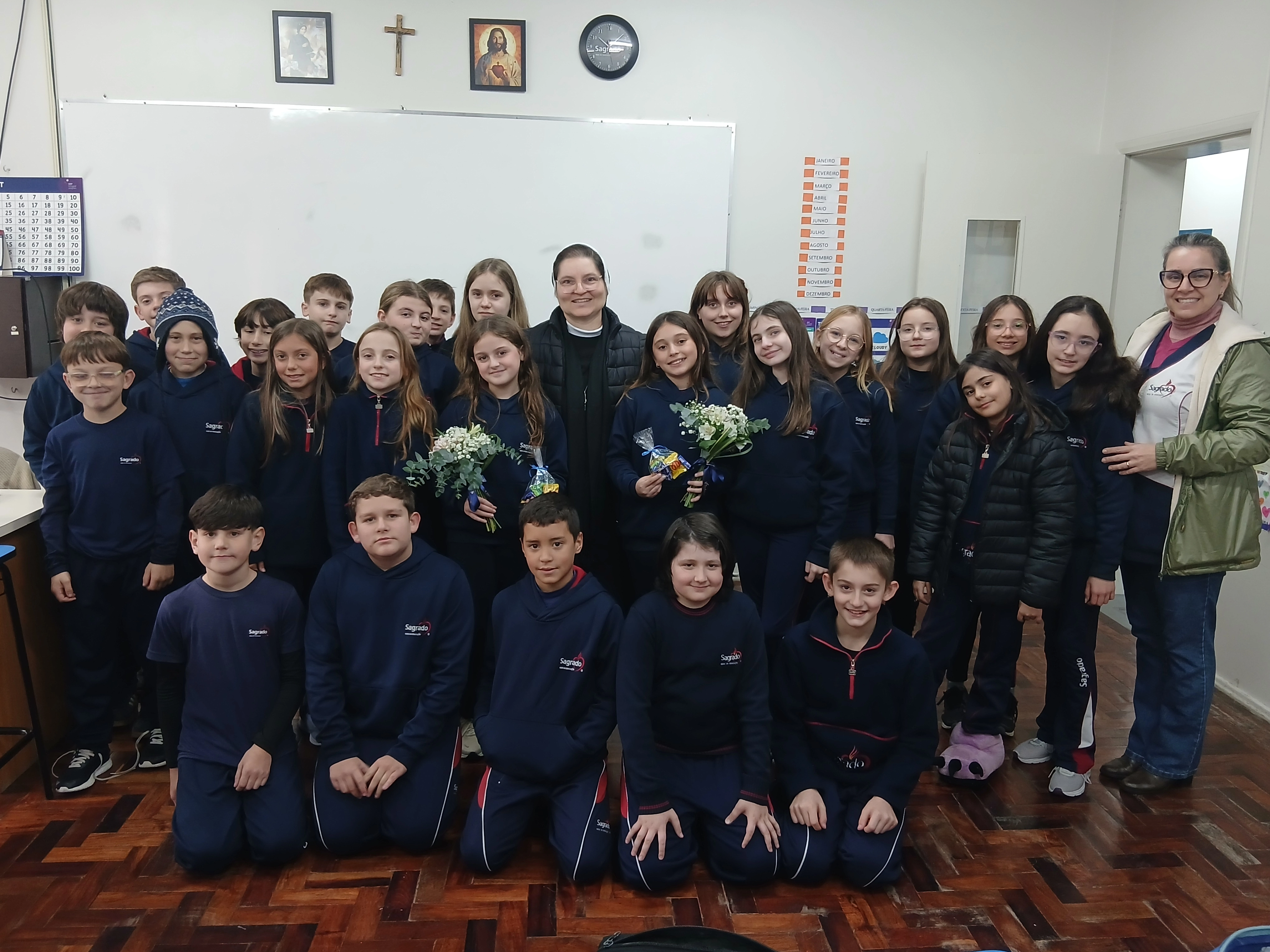 Unidade Educacional reconhece as educandas vencedoras do concurso de composição da música-tema do projeto Ações para Melhorar o Mundo