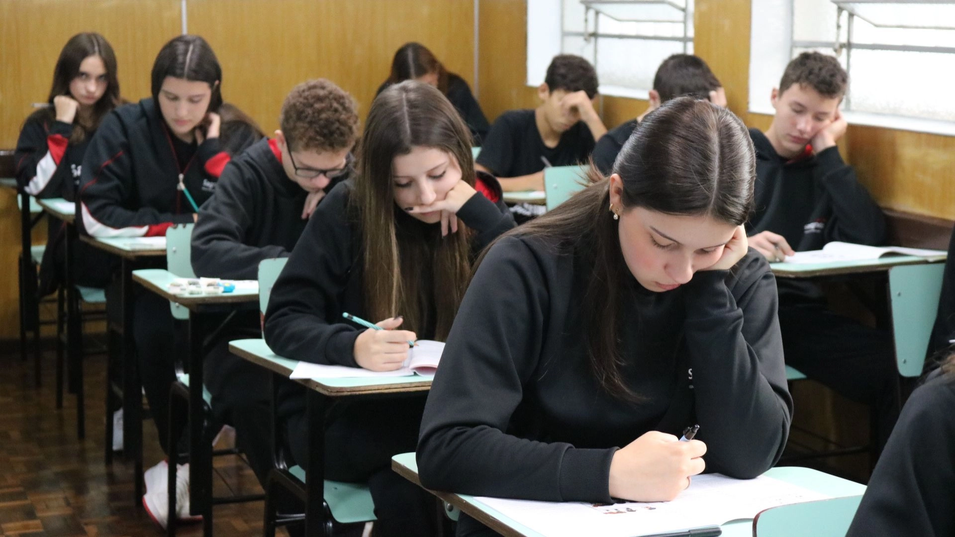 Educandos do Ensino Médio vivenciam experiência de prova com 1º Simulado ENEM