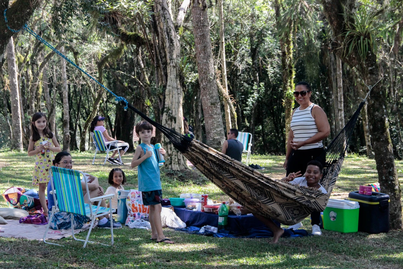 Famílias se reúnem em tarde de confraternização no Piquenique da Família SAGRADO