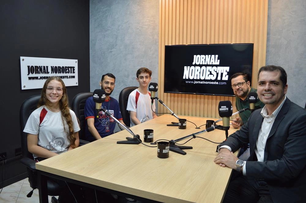 Educandos do Ensino Médio visitam redação do Jornal Noroeste