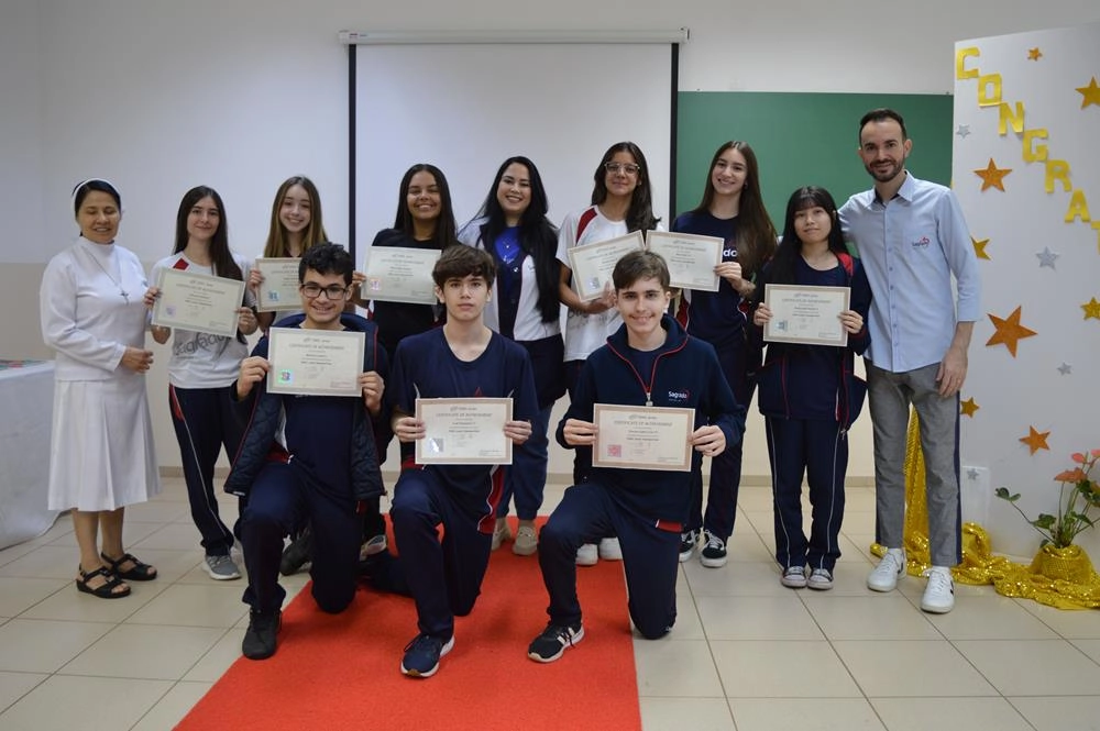 Colégio Coração de Jesus entrega certificados TOEFL aos educandos do 9º ano