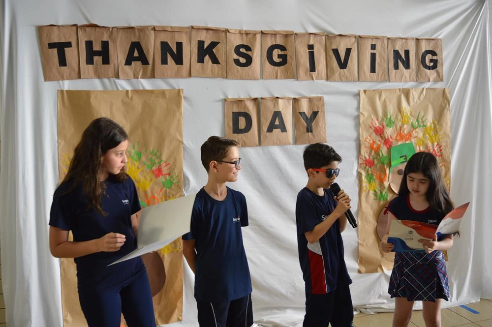 Gratidão em destaque: educandos celebram Thanksgiving Day