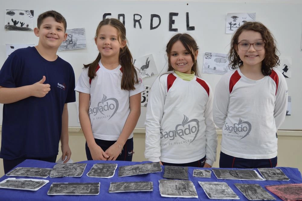 Apresentação de trabalhos sobre o Cordel com teatro de sombras