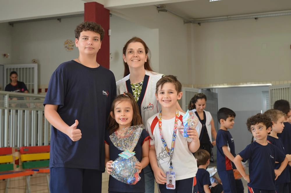 Educandos promovem integração lúdica e sustentável com crianças da Educação Infantil 