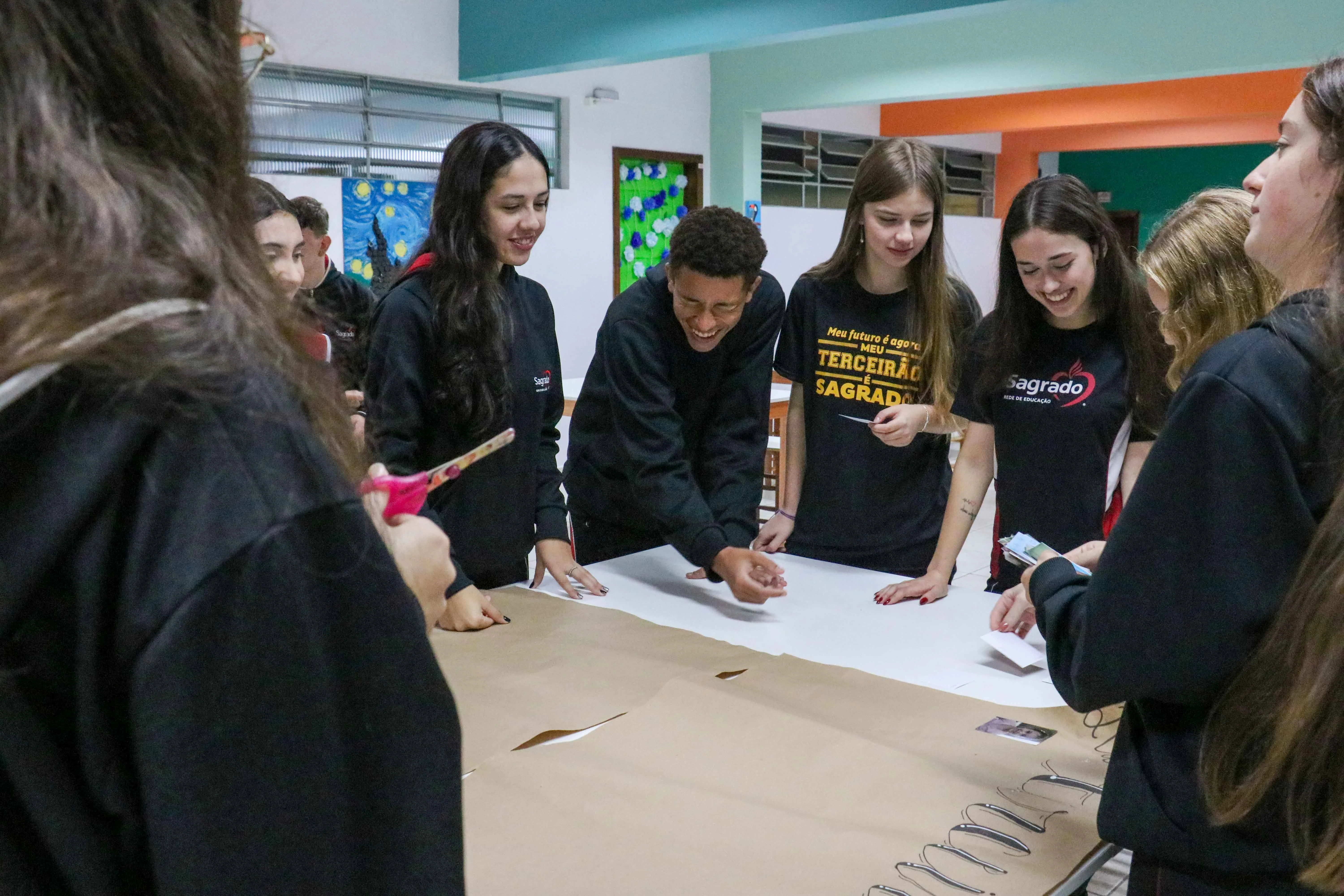 Educandos do Terceirão desenvolvem a autorreflexão e reforçam seus projetos de vida através da produção de um mural de fotos