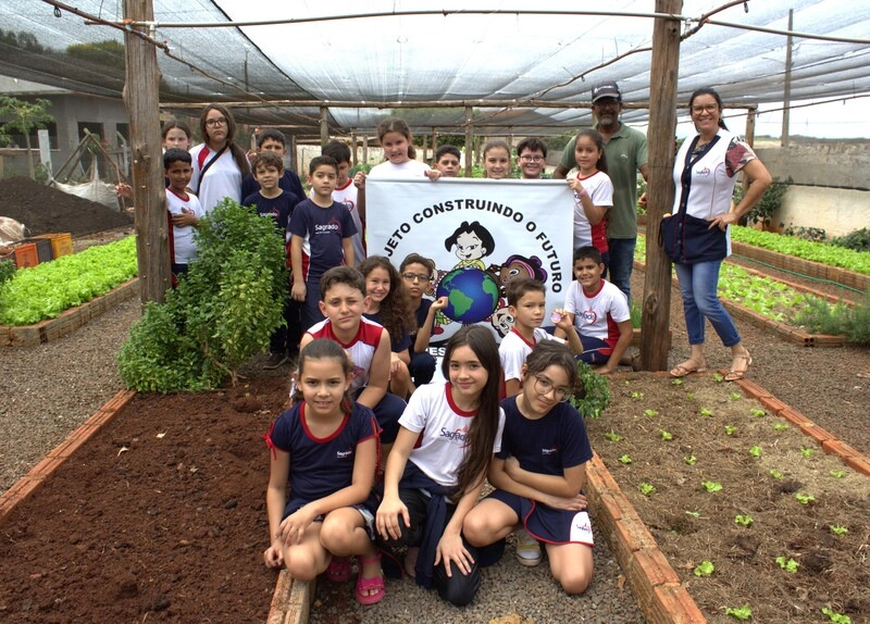 Visita à horta comunitária e culminância do projeto Ações para Melhorar o Mundo