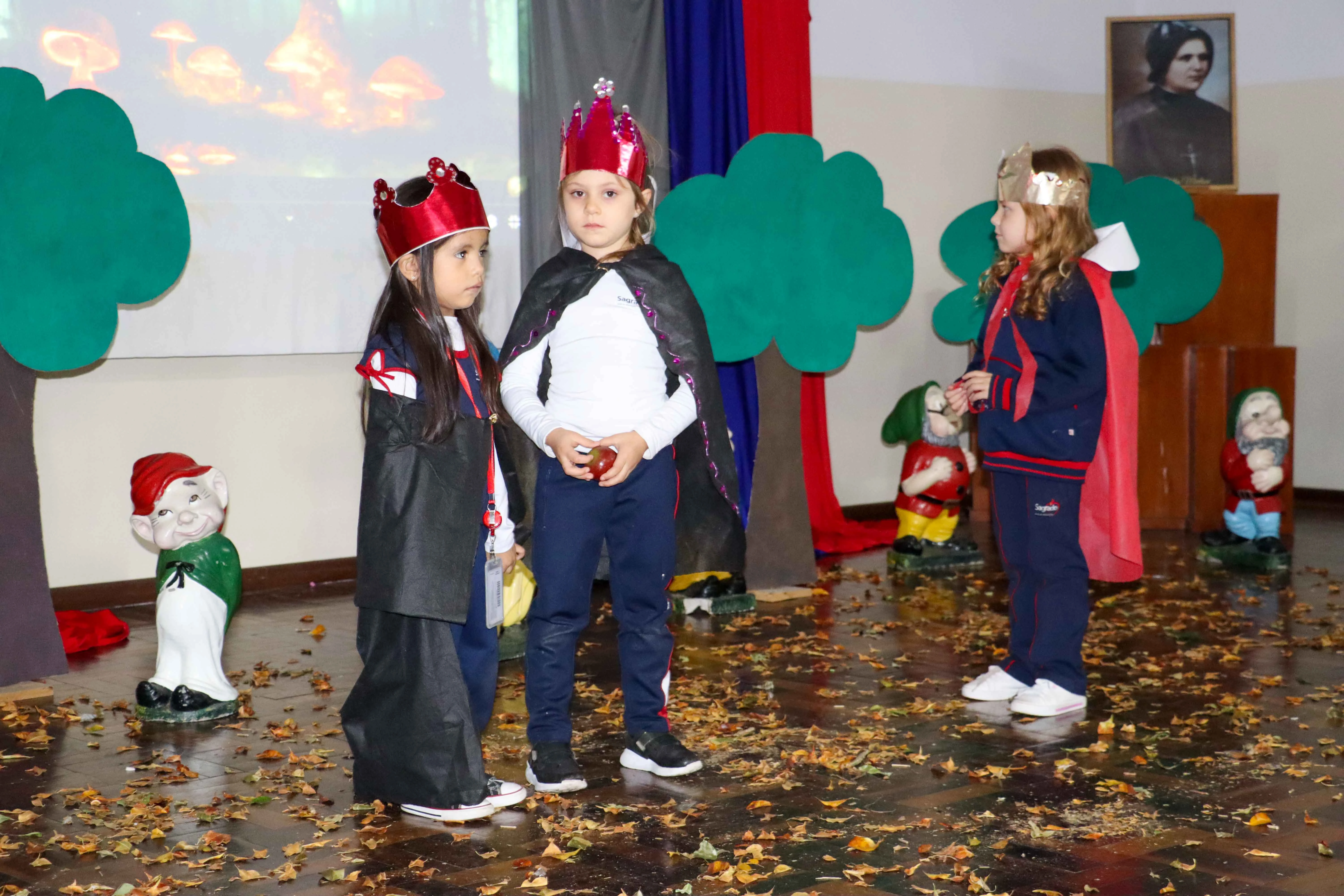 Crianças do Infantil IV encantam com apresentação de Branca de Neve