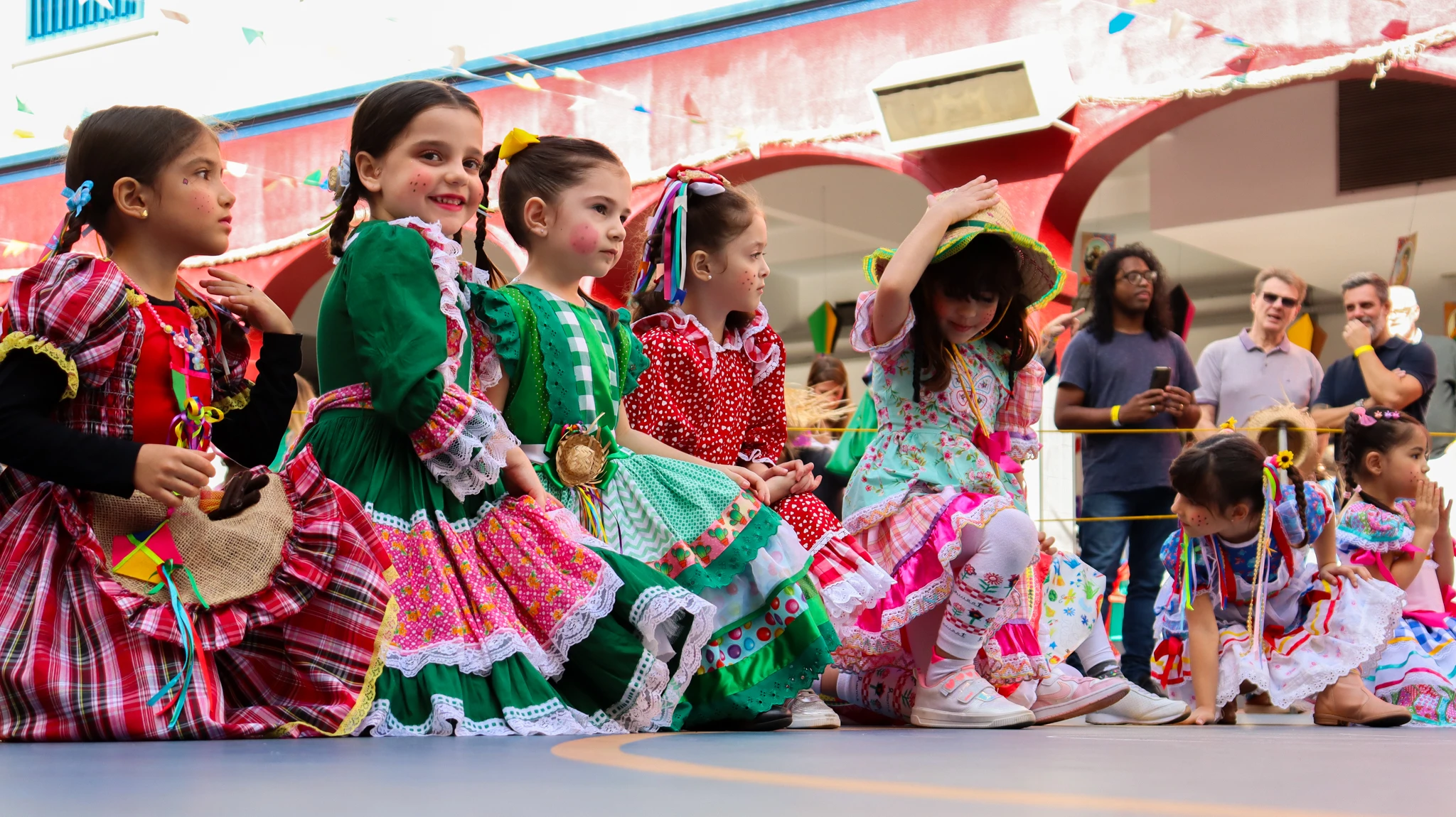 Danças animadas encantam Festival Folclórico