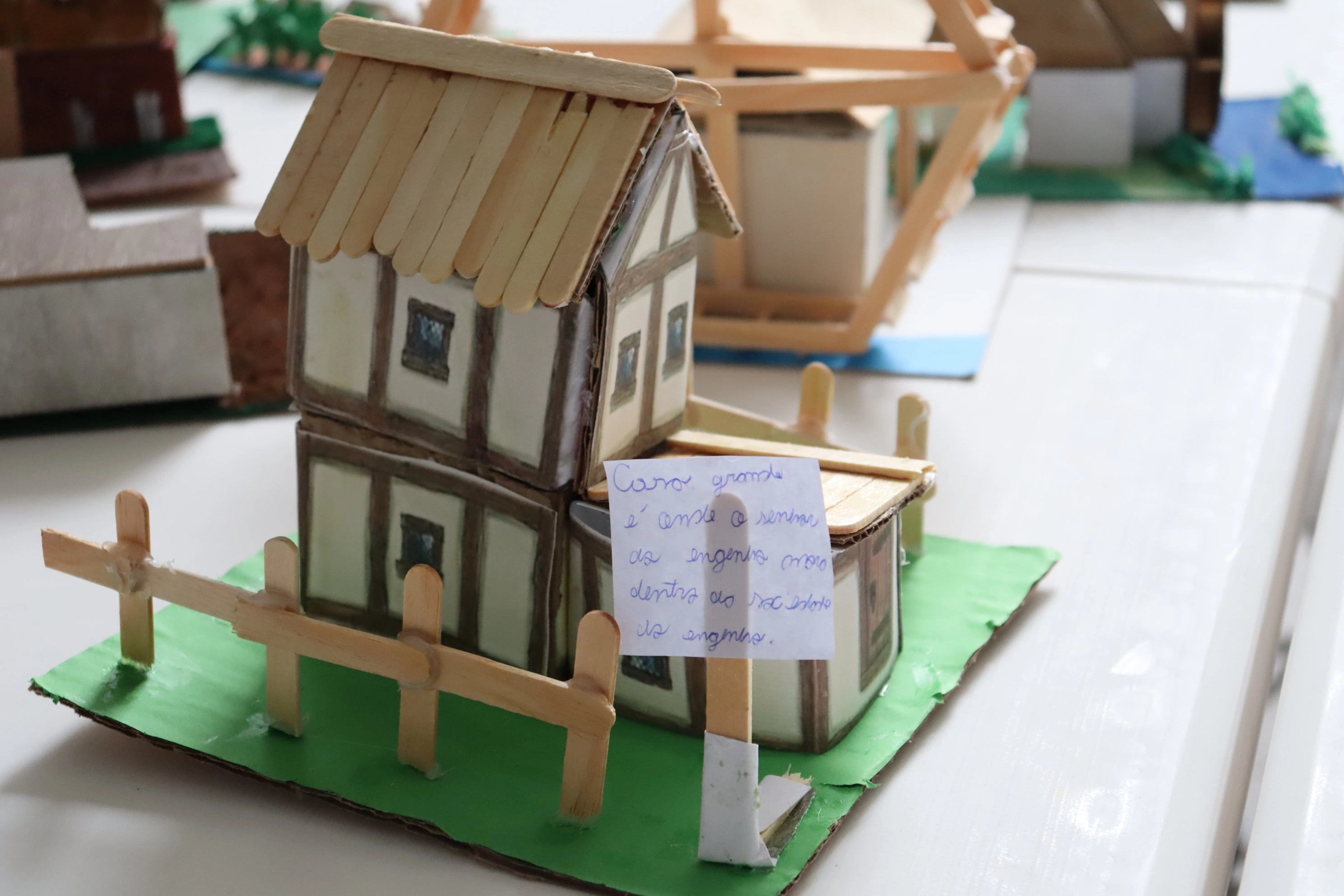 Educandos do 7º ano criam diorama sobre engenho no Brasil Colonial