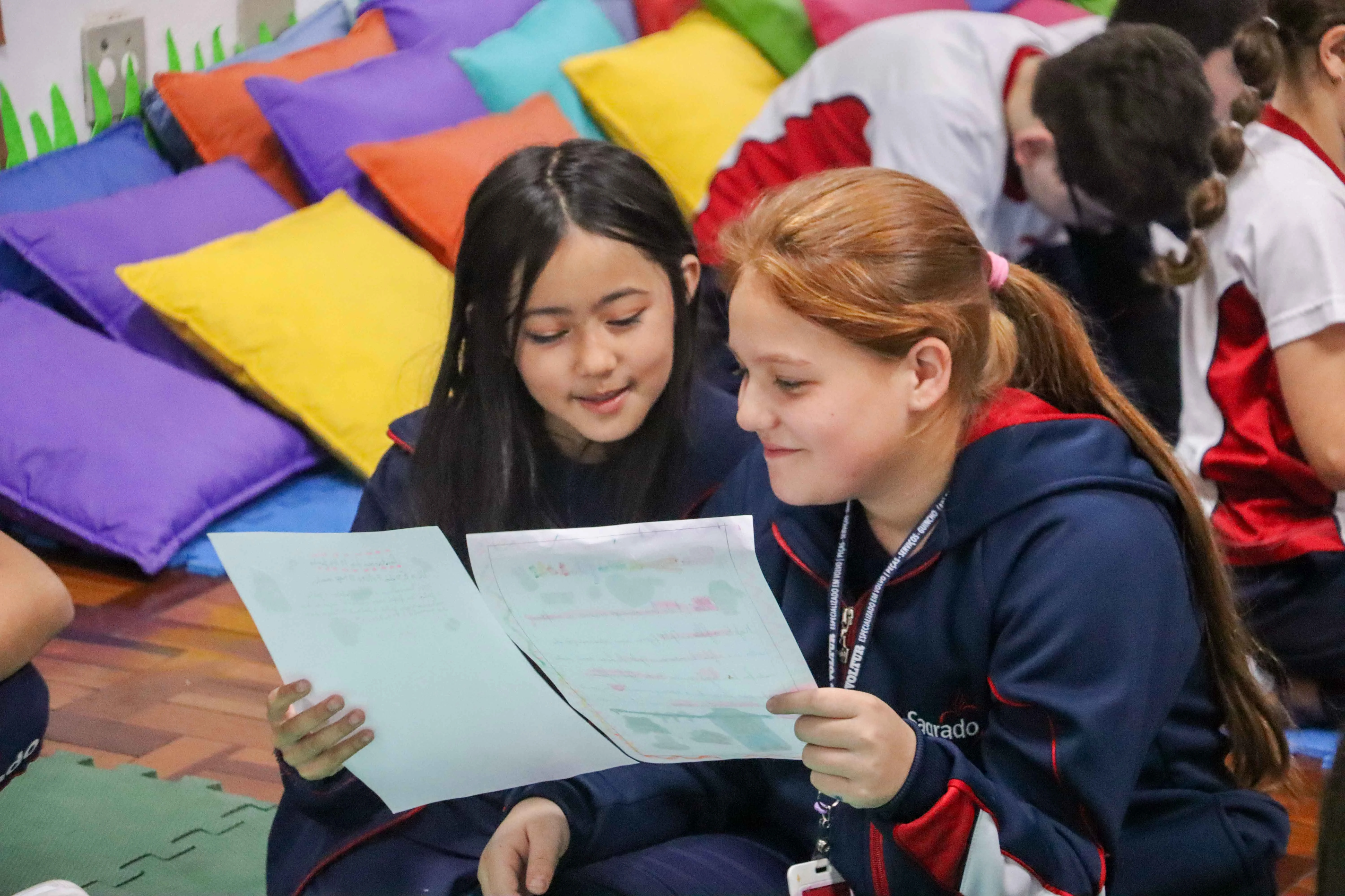 5º ano 2 produz Cápsula do Tempo durante aprendizados sobre valorização das tradições e memórias