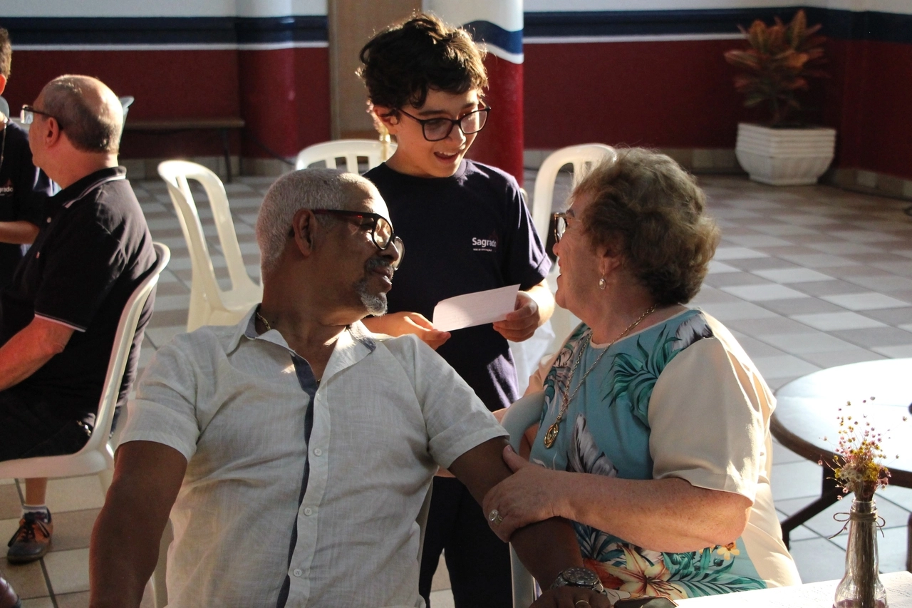 5º ano realiza um “Café Entre Gerações”, ação do Projeto “Memórias Vivas”