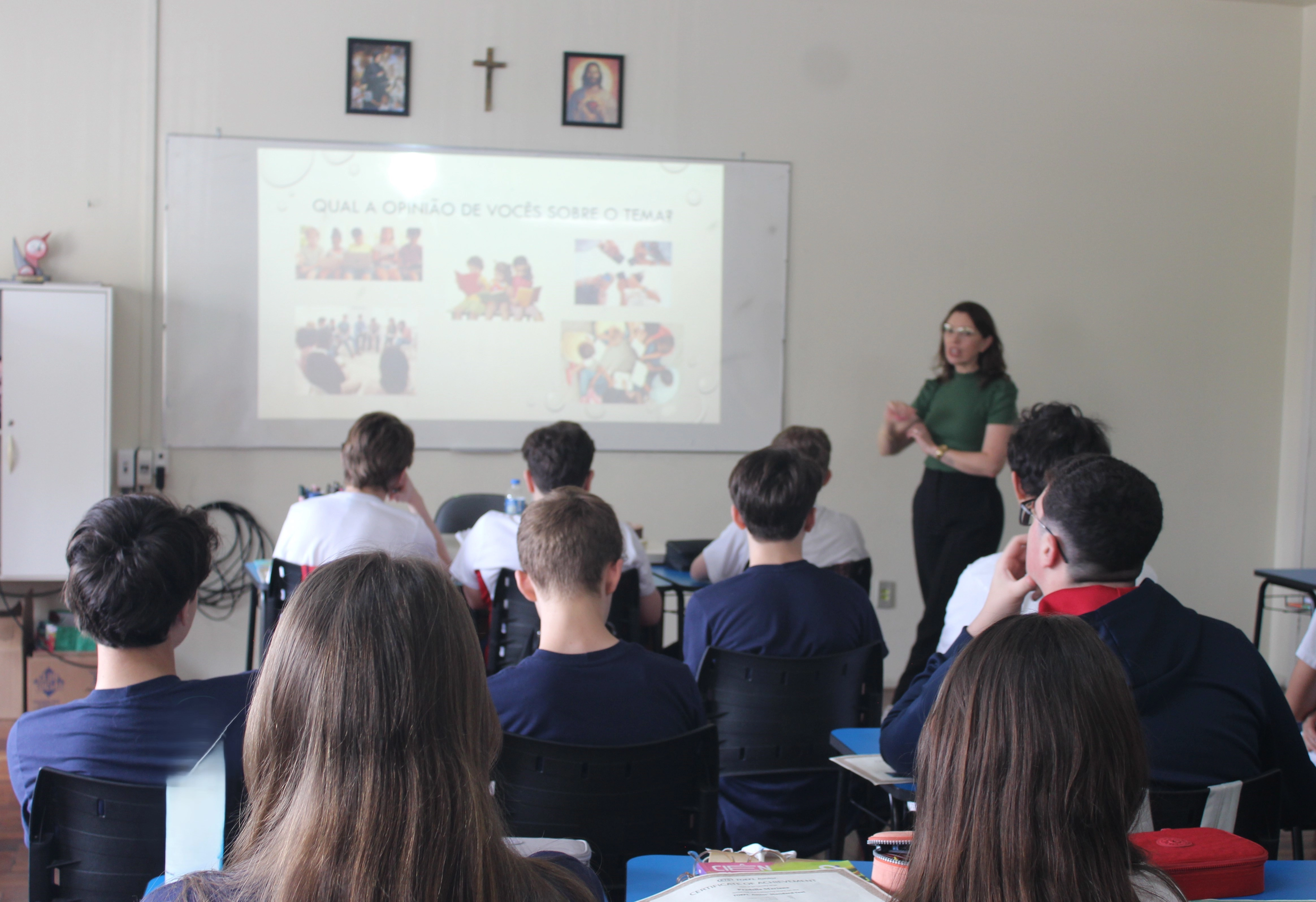 Palestra aborda os impactos da infomania na leitura com educandos do 8º e 9º ano