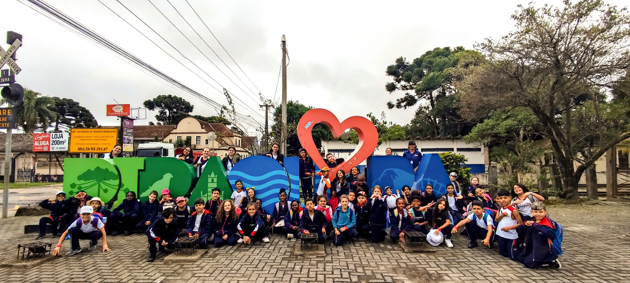 Educandos do 3º ano exploram Monumentos Históricos de Piraquara
