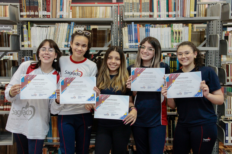 Clube da Leitura: educandas recebem certificado de participação em encontro repleto de partilhas