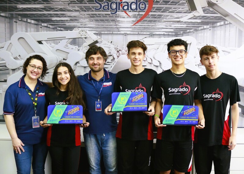 Projetos do Colégio Social Madre Clélia recebem prêmios na 8ª Feira de Ciências Júnior da PUCPR