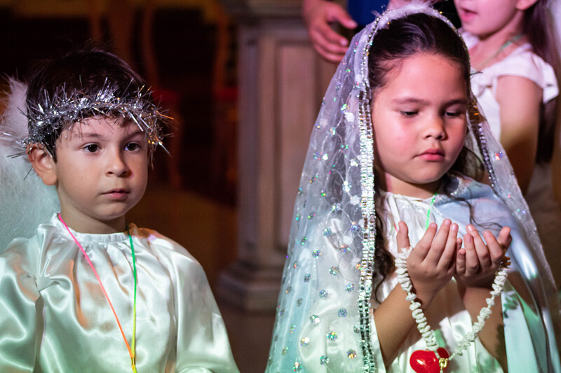 Magia do Natal Brasileiro ilumina a apresentação das crianças