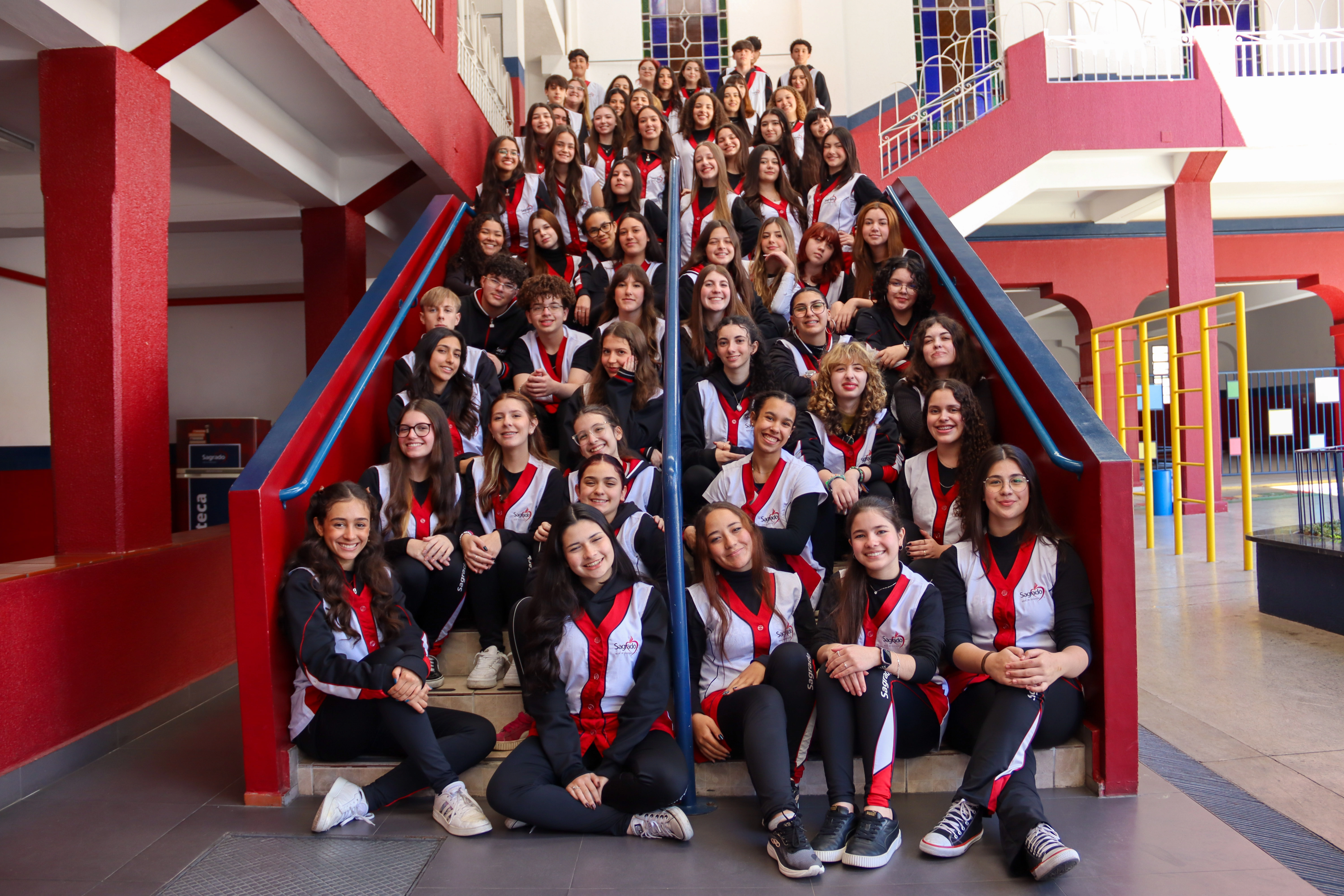 Turmas do Magistério vivenciam manhã especial com oficinas promovidas pela PUC-PR