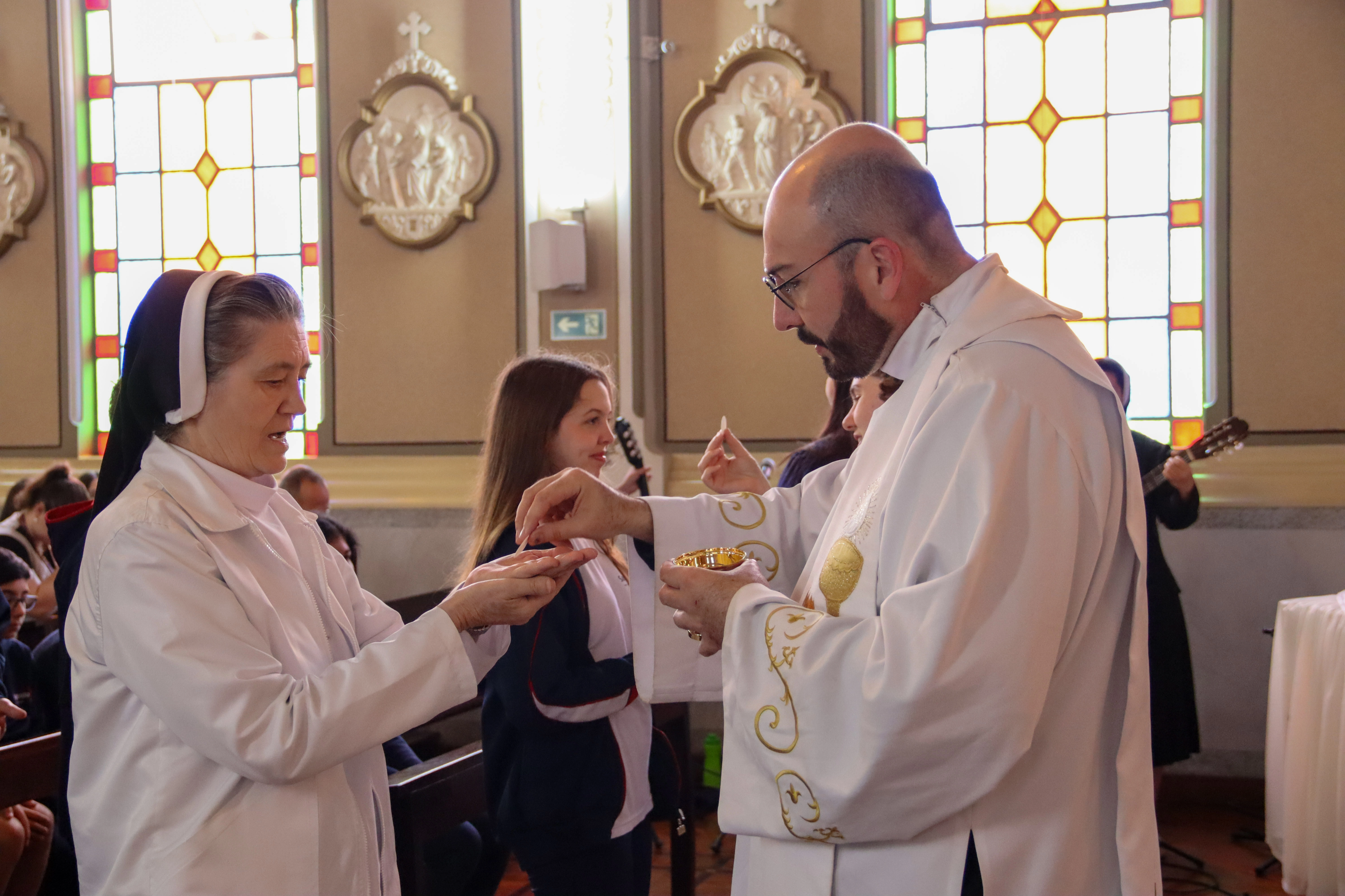 Missa da primeira sexta-feira do mês inspira confiança no amor de Cristo