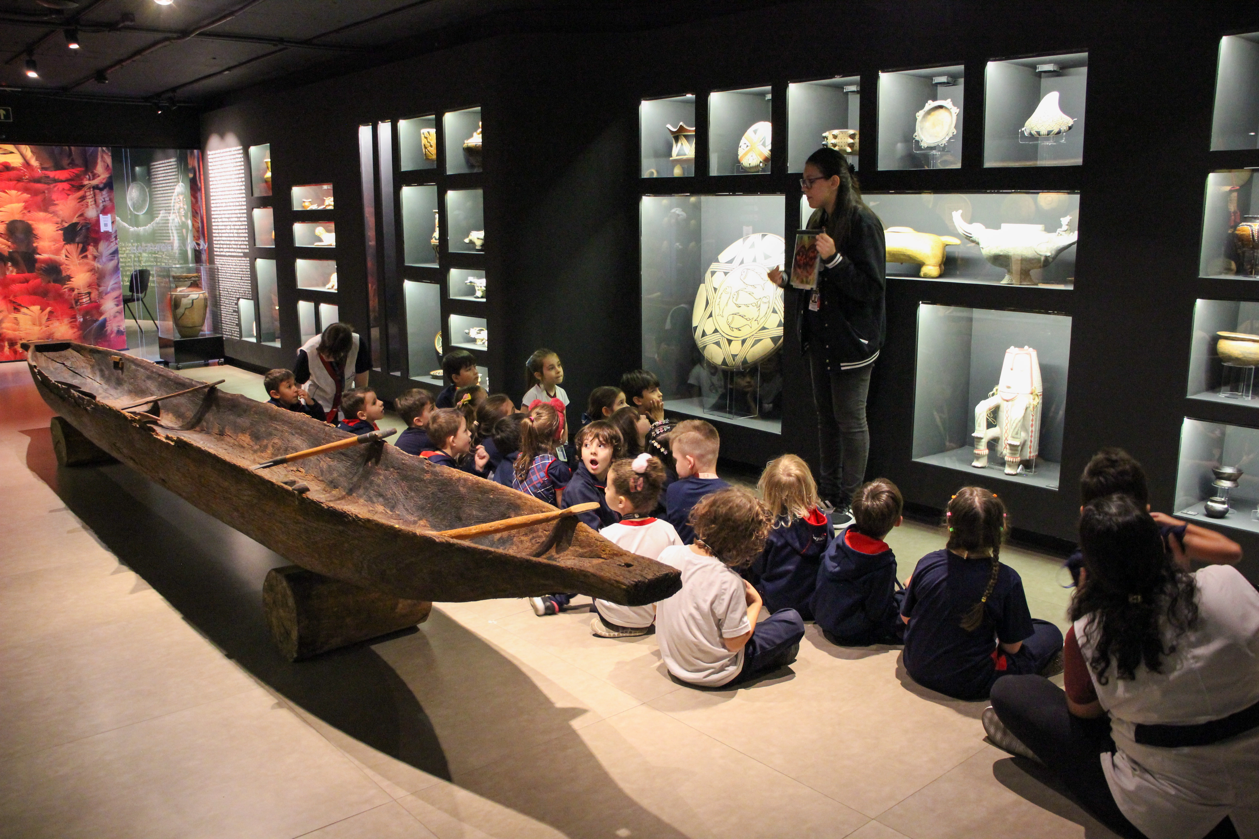 Infantil V explora a cultura ancestral em visita ao Museu de Arte Indígena