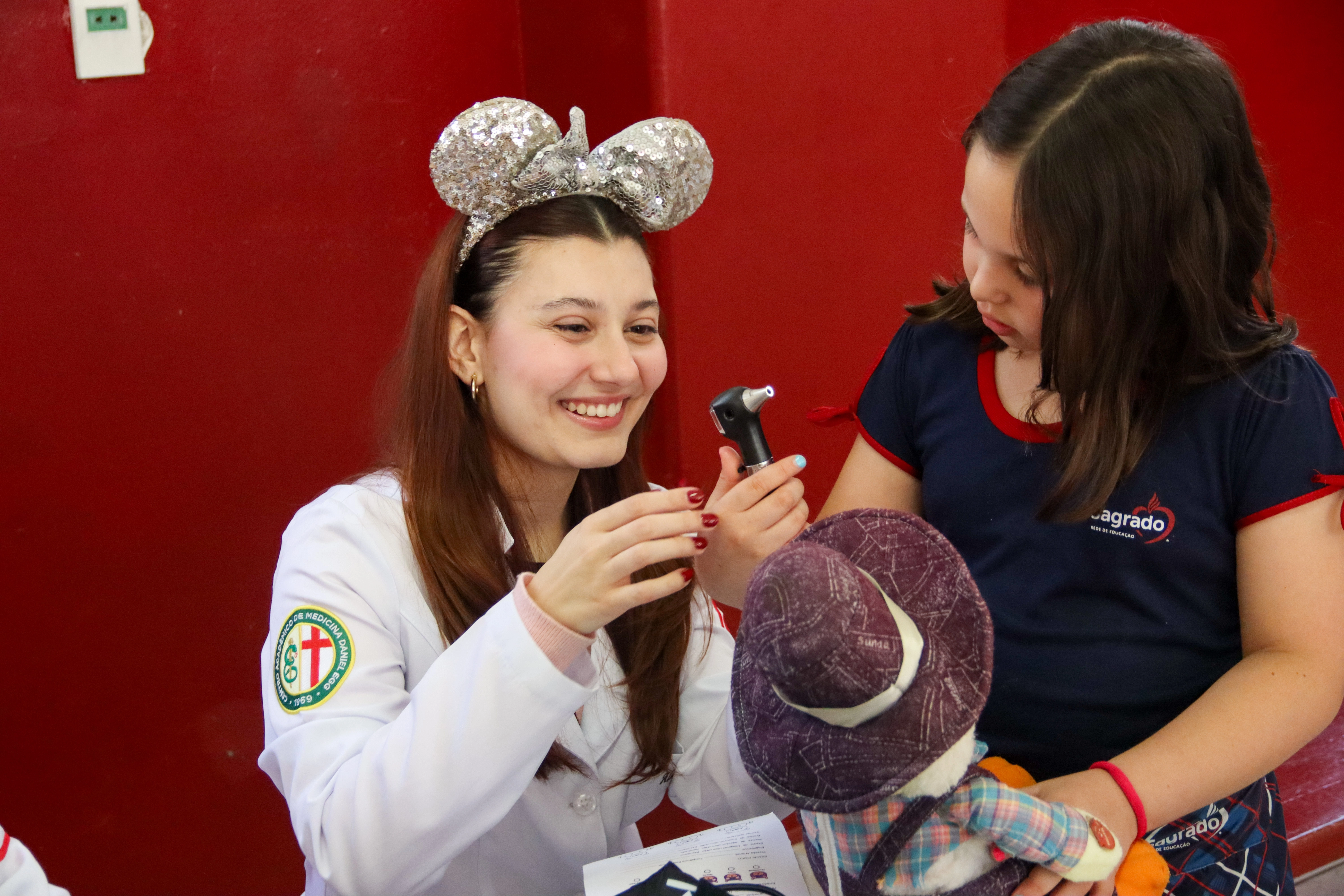 Hospital dos Ursinhos aproxima educandos do ambiente médico com leveza e afeto