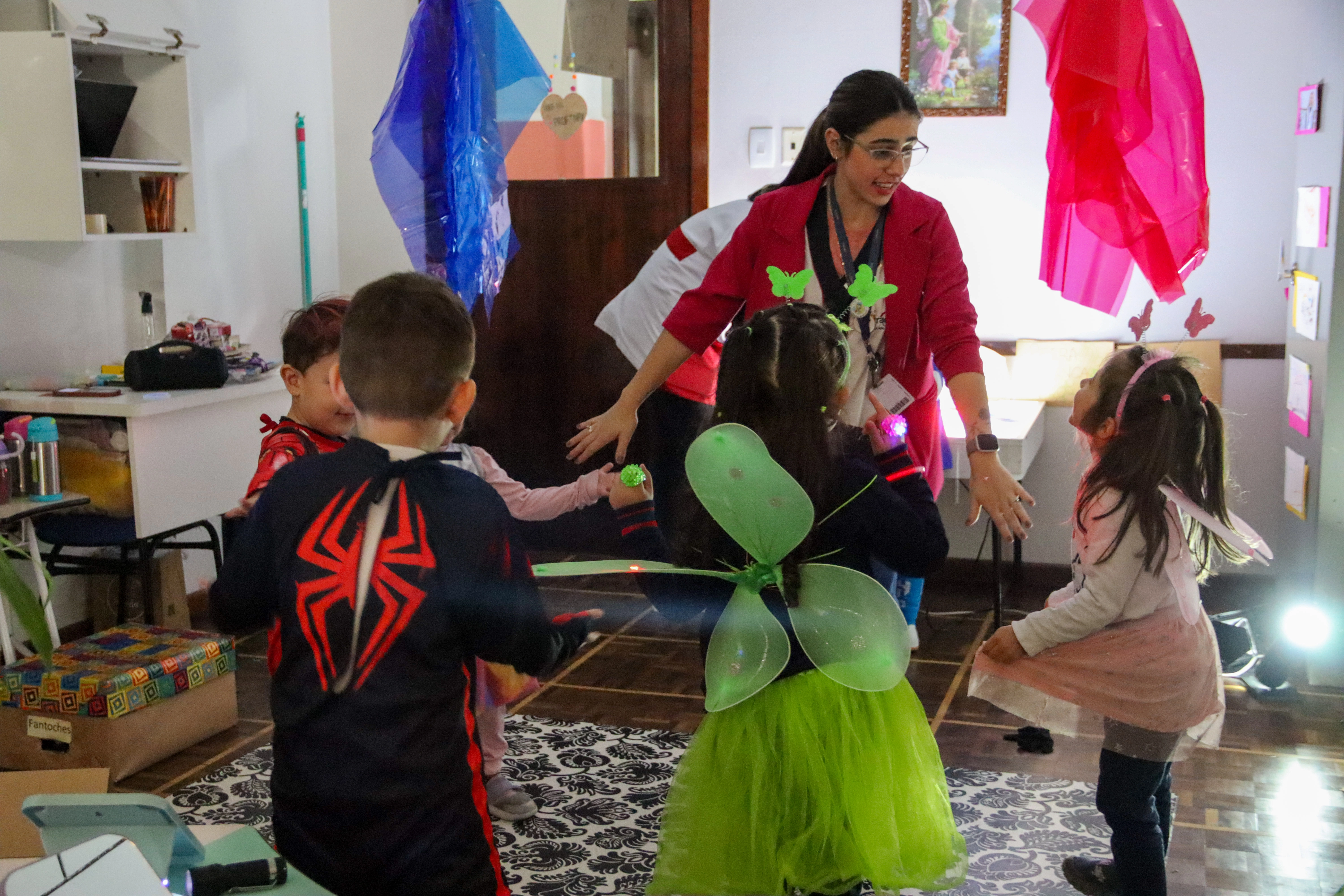 Festa das Lanternas: luz, cor e encanto na Turma da Abelha