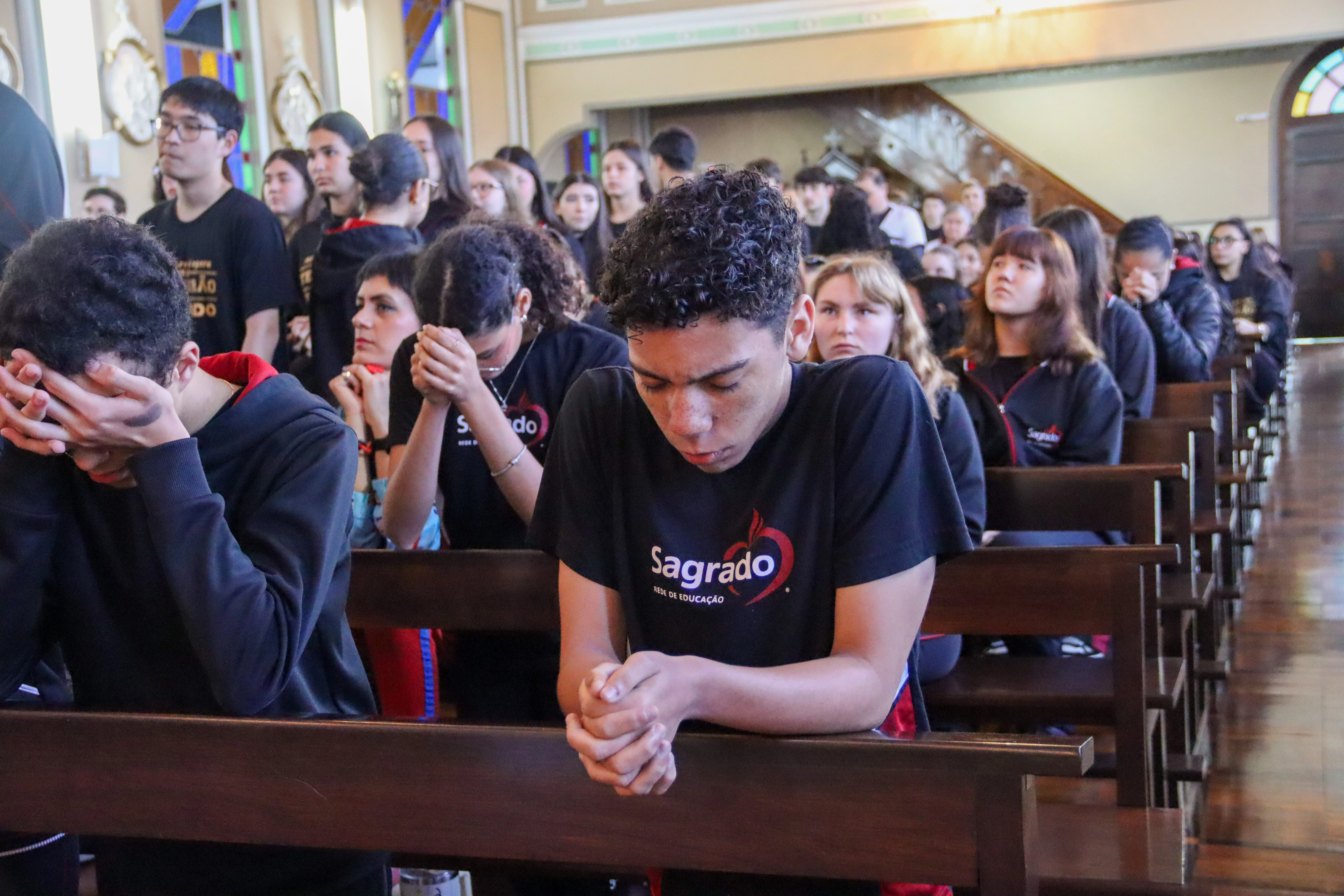 Comunidade Educacional vivencia a 1ª sexta-feira do mês com momentos de espiritualidade