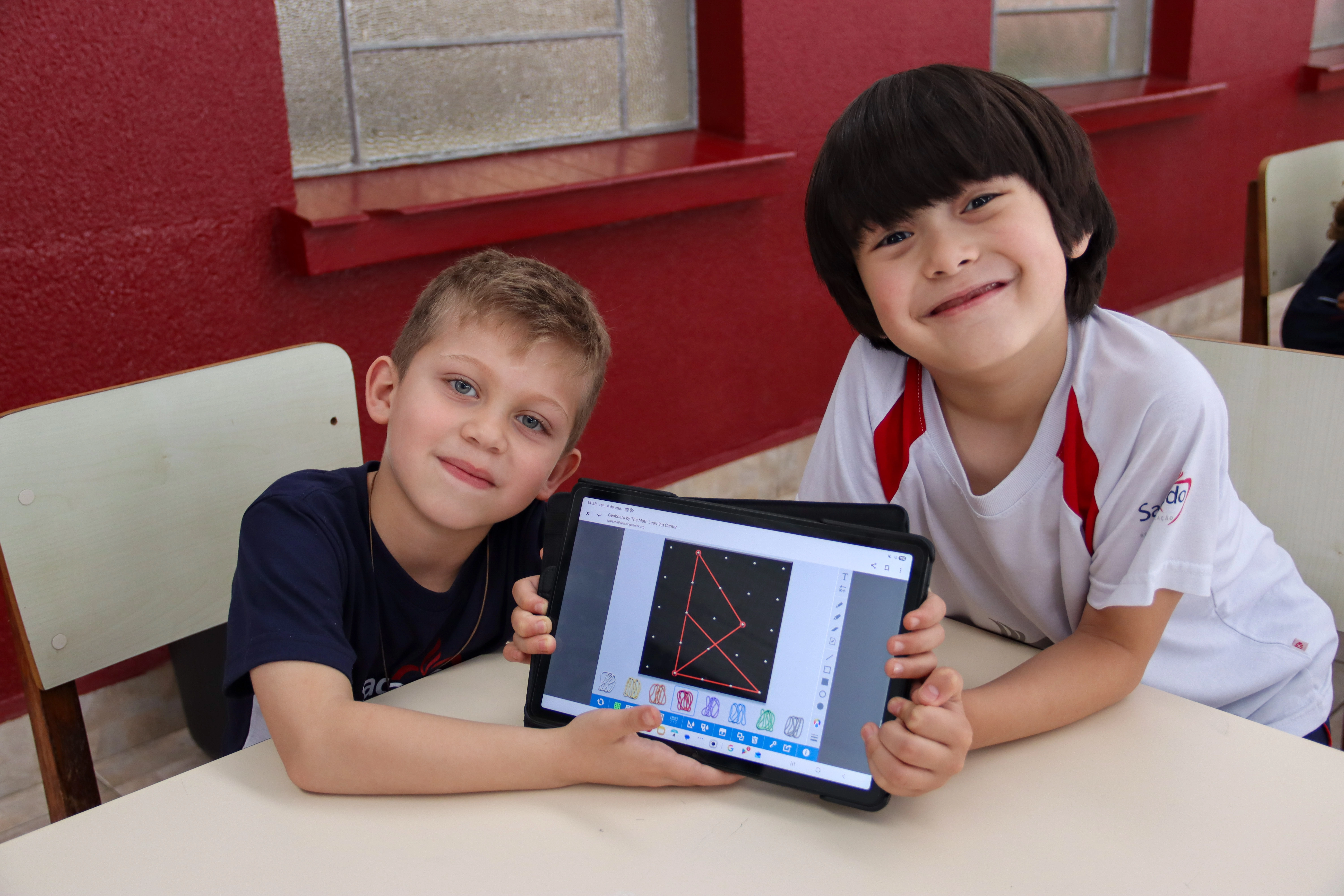 Aprender brincando: Geoplano Virtual desperta a curiosidade dos educandos dos 1ºs anos