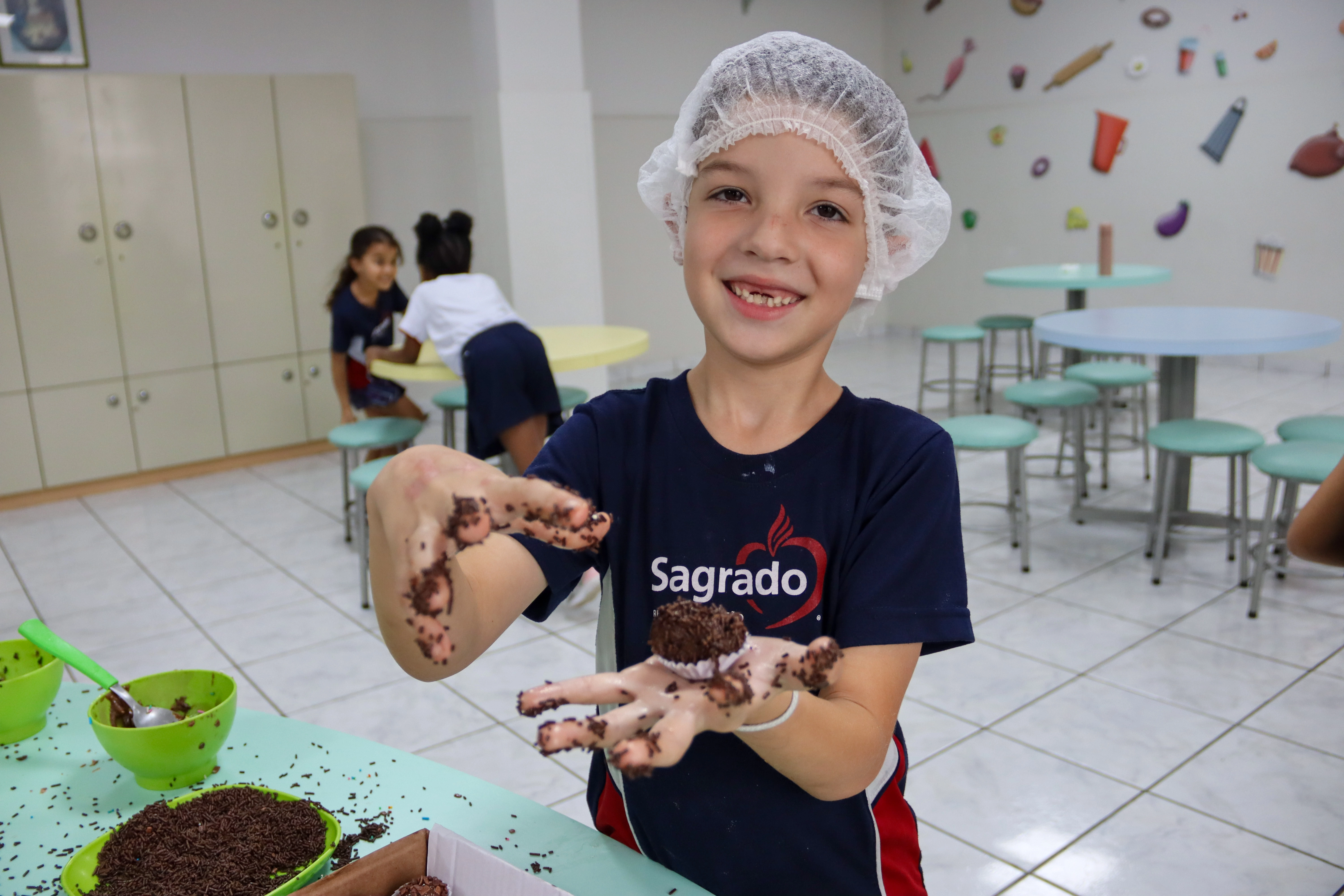 Cinco sentidos, muitas descobertas: 1ºs anos preparam brigadeiro na Cozinha Experimental