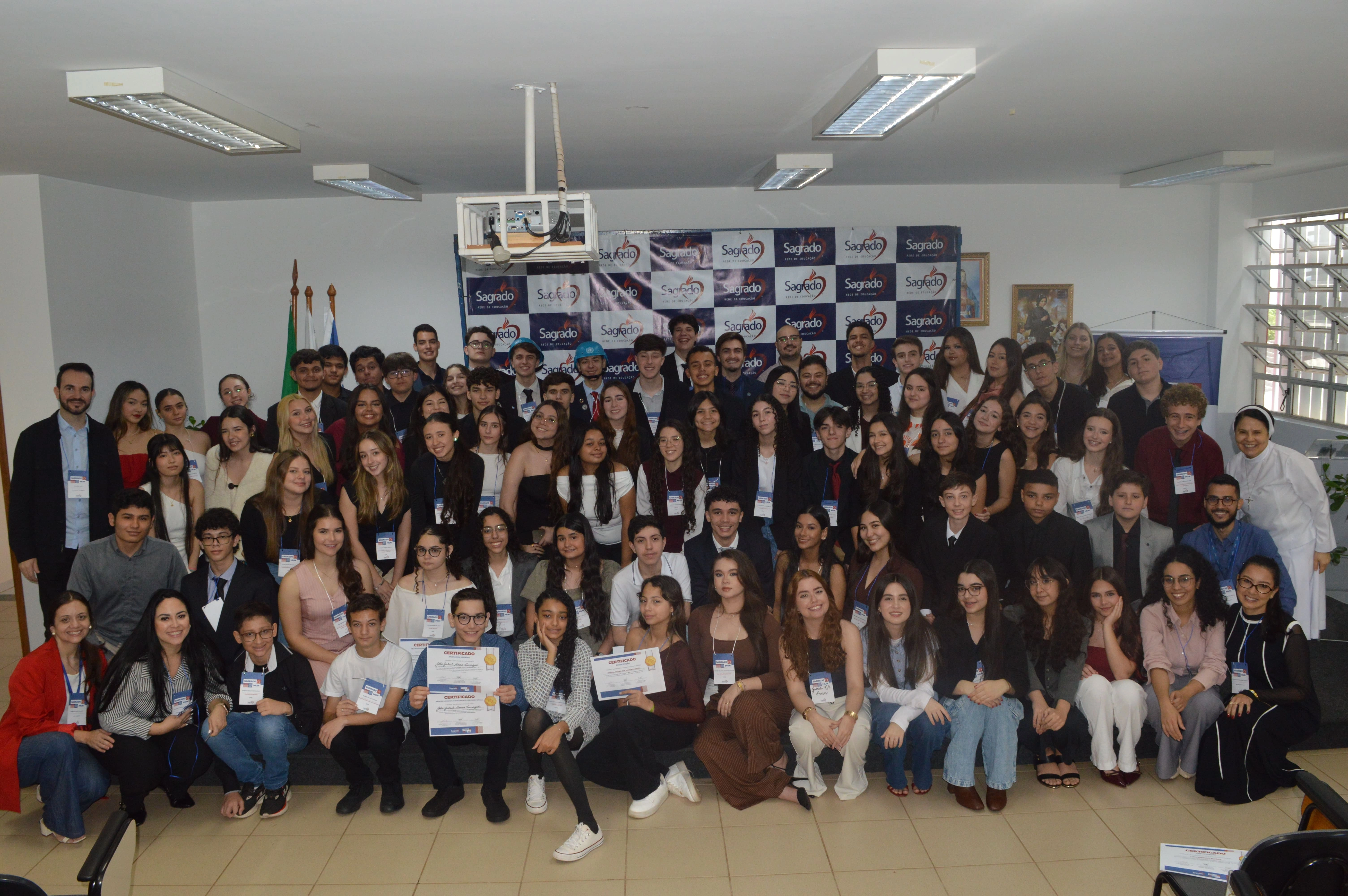 SAGRADO MUN promove experiência de diplomacia e debate entre educandos em Nova Esperança/PR