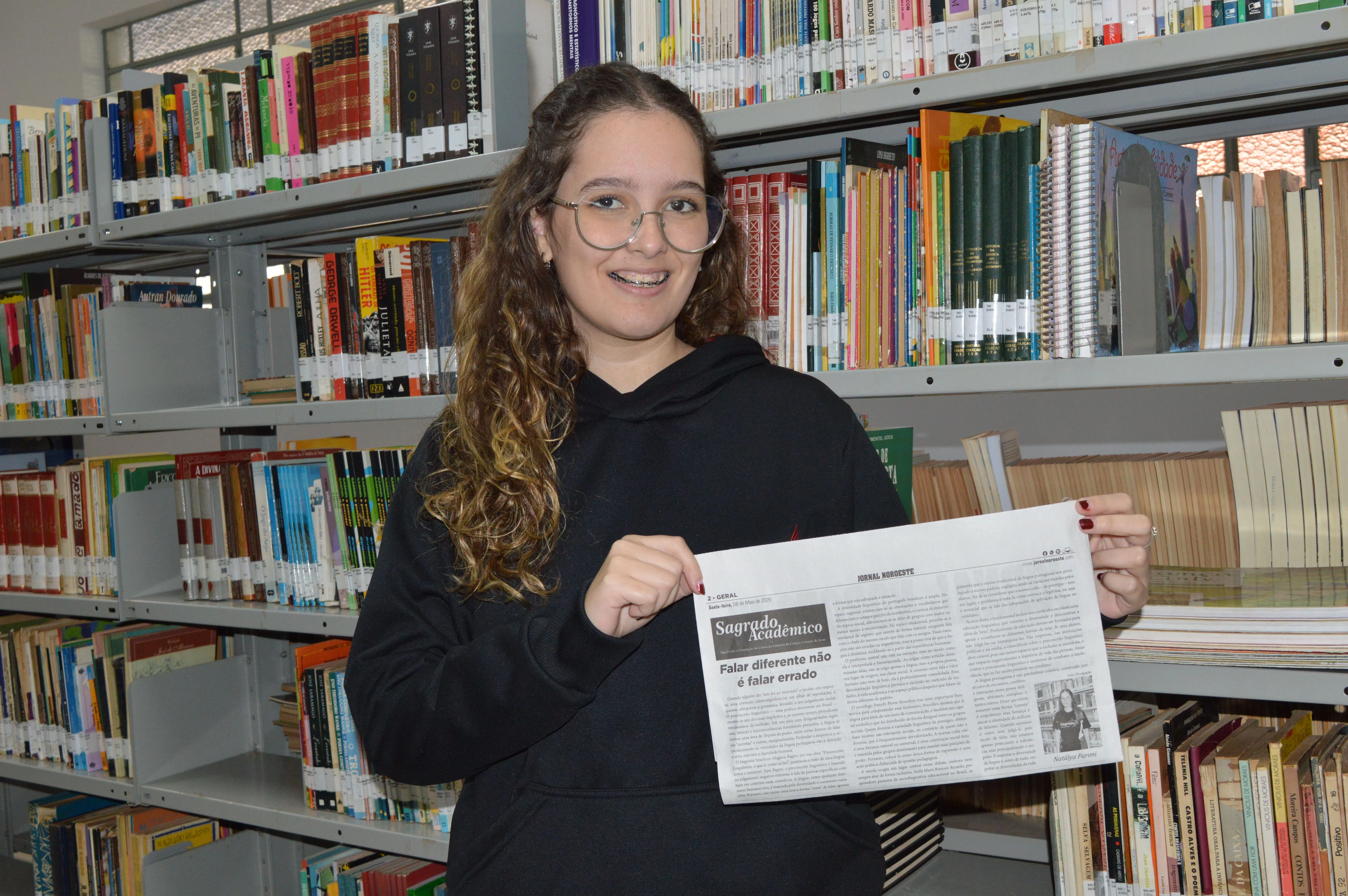 SAGRADO Acadêmico apresenta artigo de Natálya Furoni, educanda da 1ª série 2, sobre preconceito linguístico e diversidade na língua portuguesa