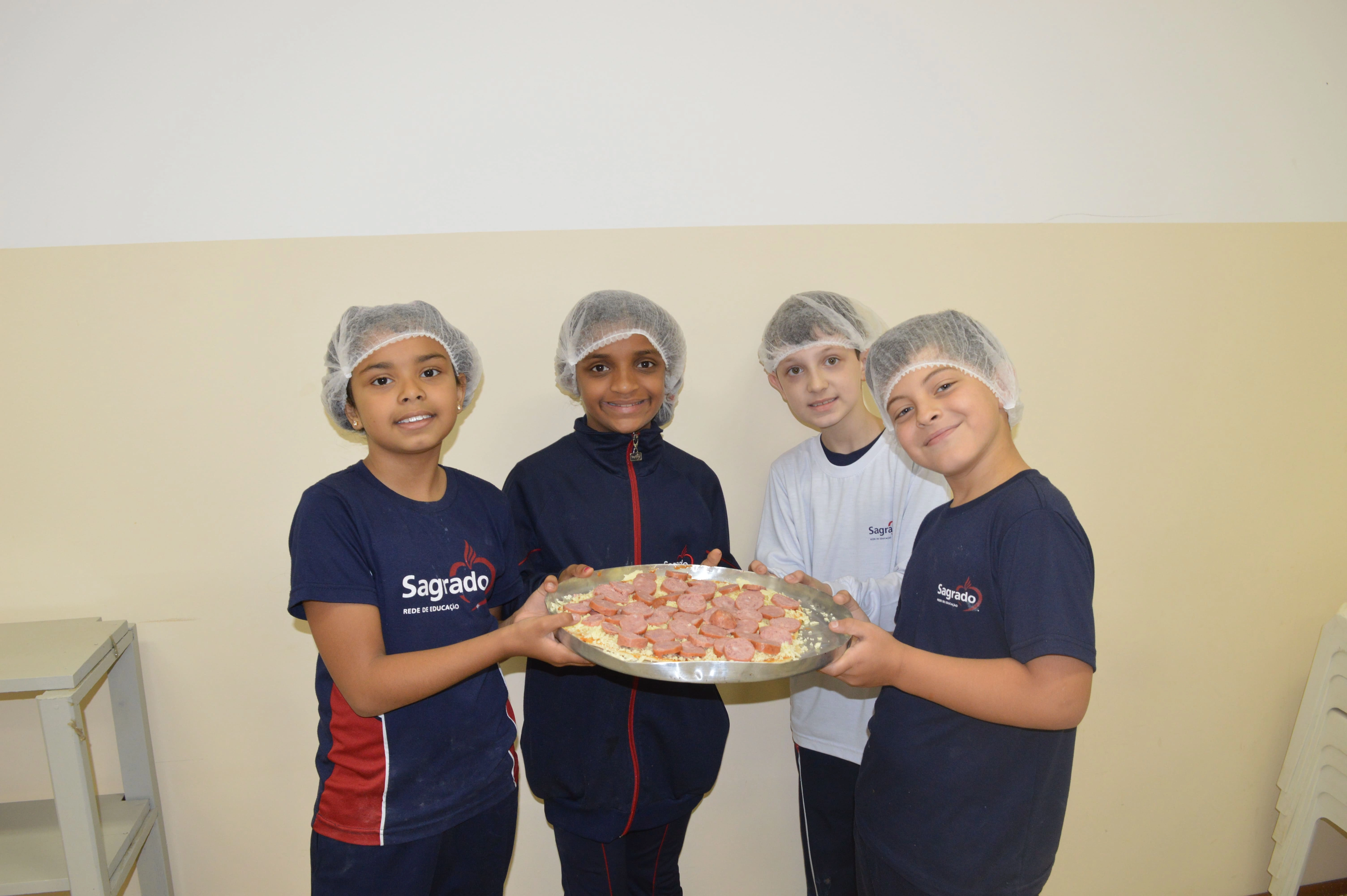 Educandos do 3º ano 2 aprendem divisão com receita de pizza
