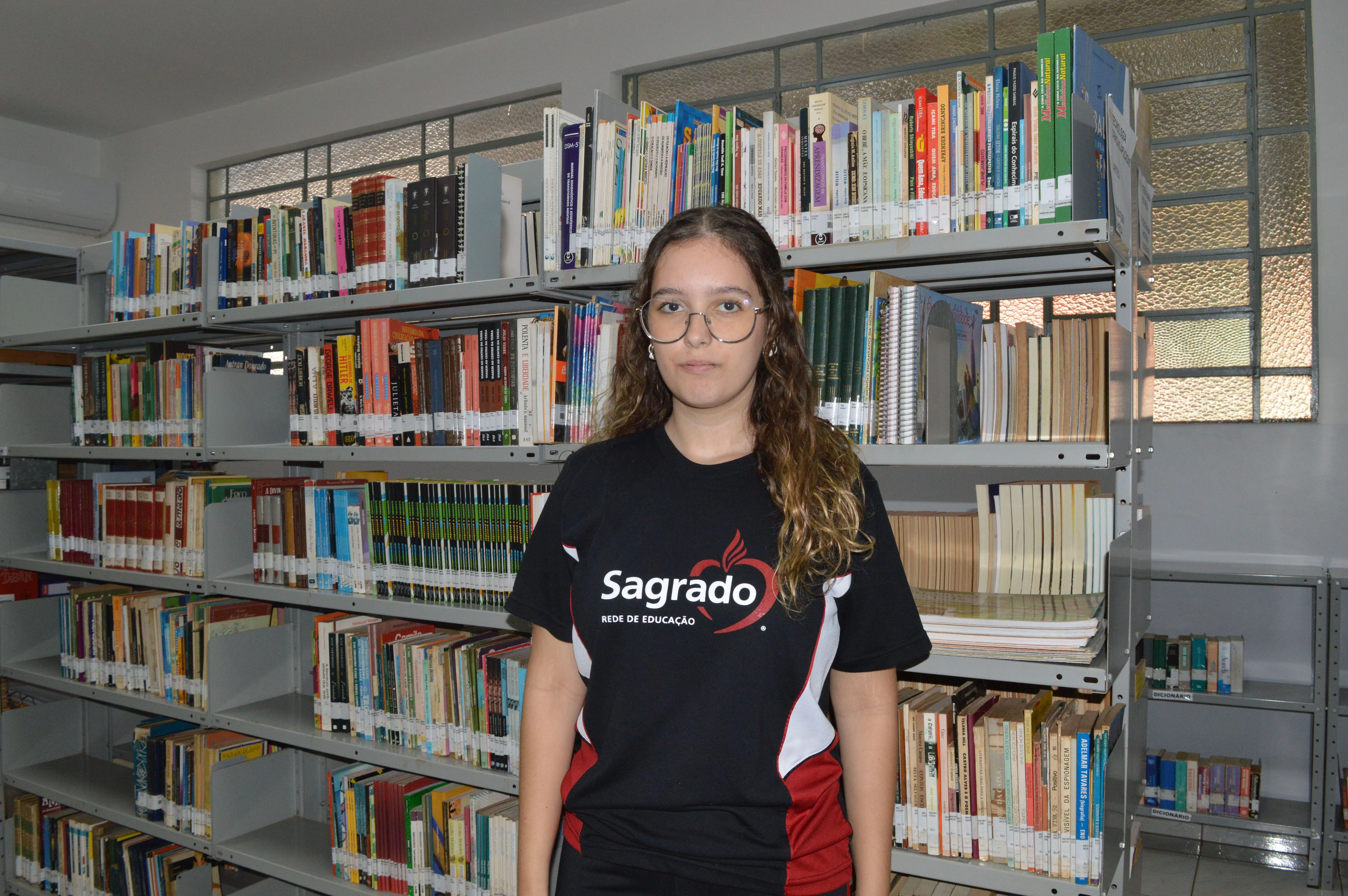 SAGRADO Acadêmico apresenta artigo de Natálya Furoni, educanda da 1ª série 2, sobre preconceito linguístico e diversidade na língua portuguesa
