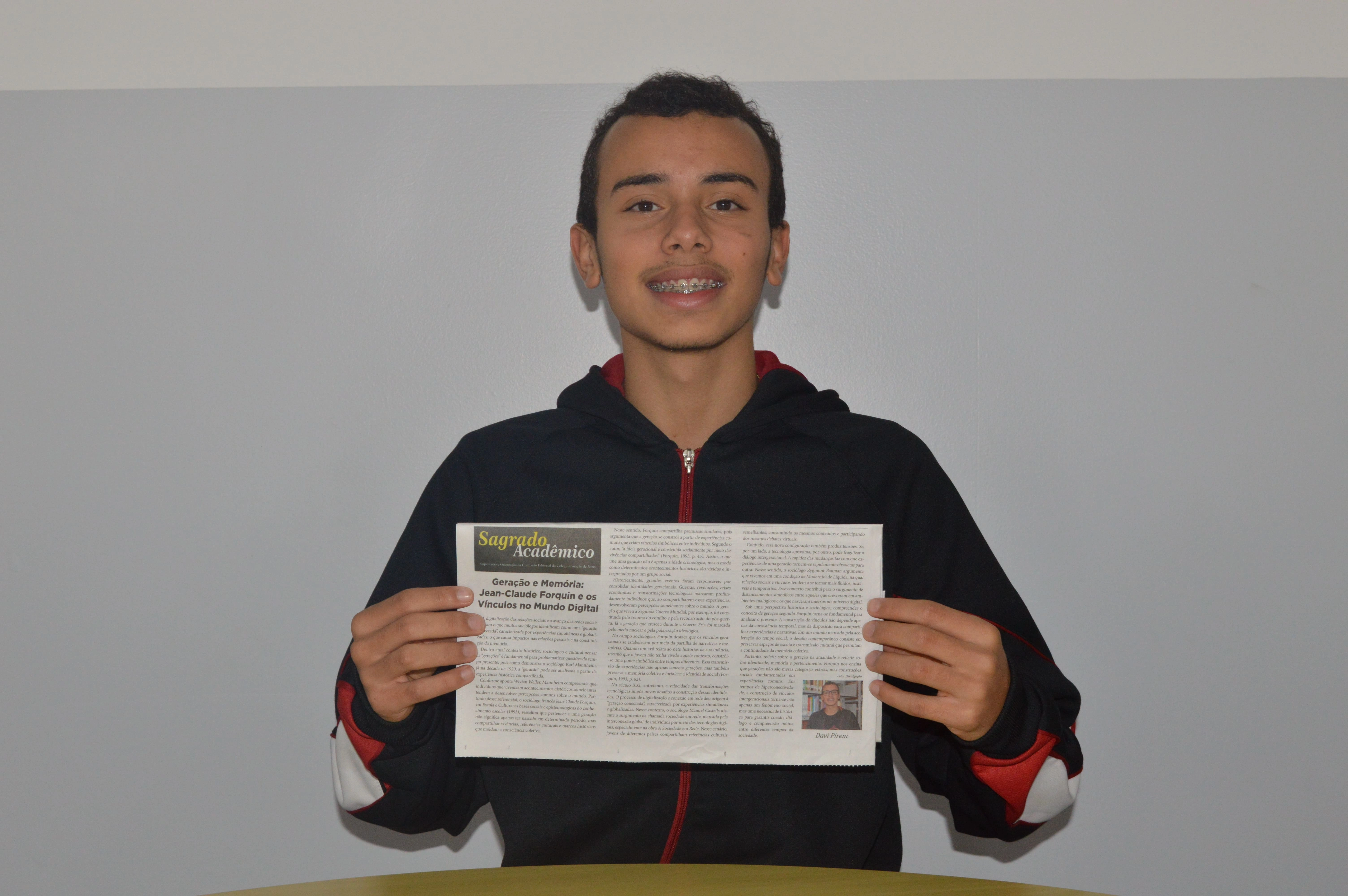 SAGRADO Acadêmico apresenta artigo de Davi Pireni, educando da 3ª série 2, sobre geração, memória e os vínculos no mundo digital