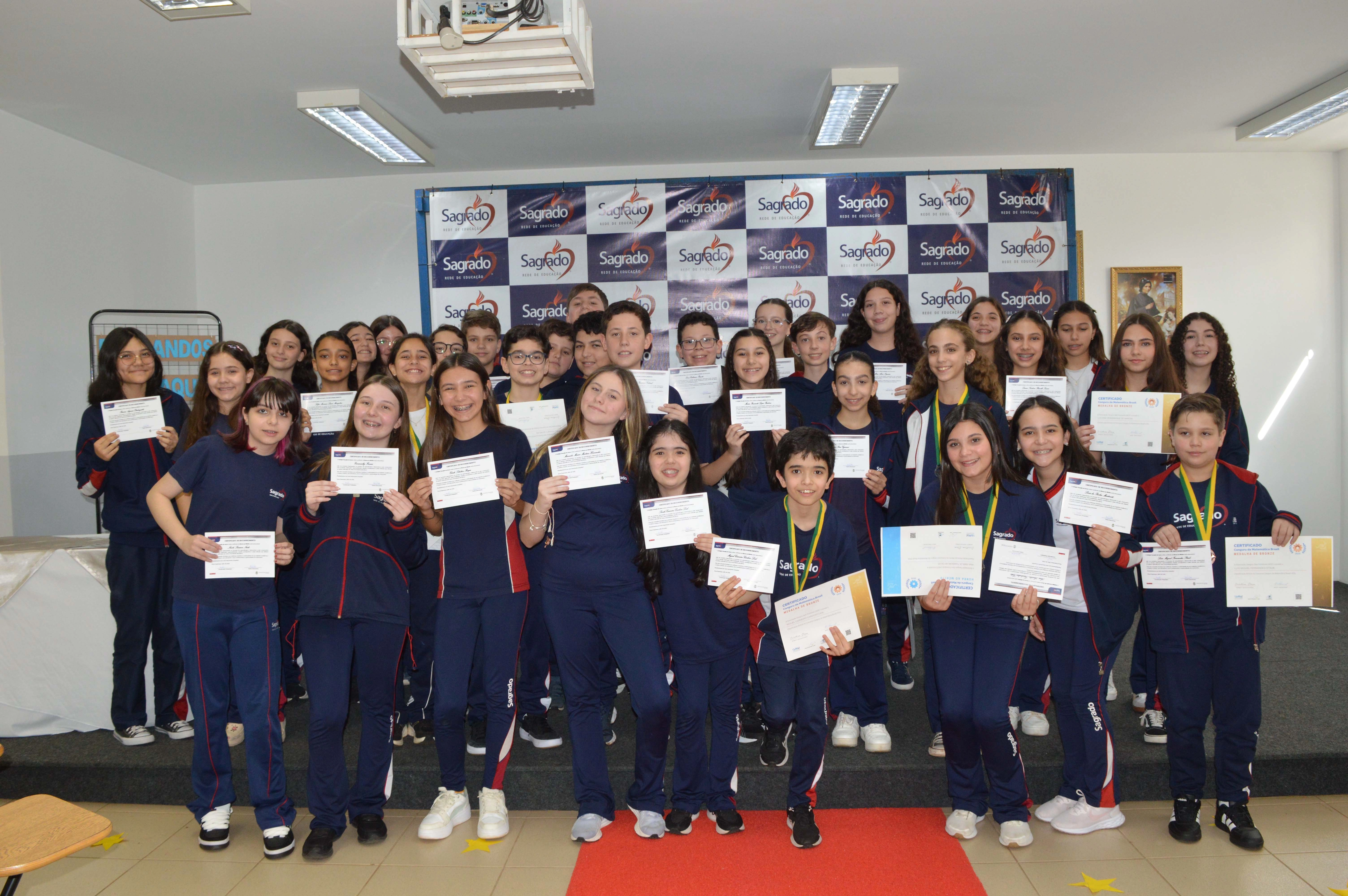 Reconhecimento e parceria com as famílias celebram conquistas dos educandos no primeiro semestre