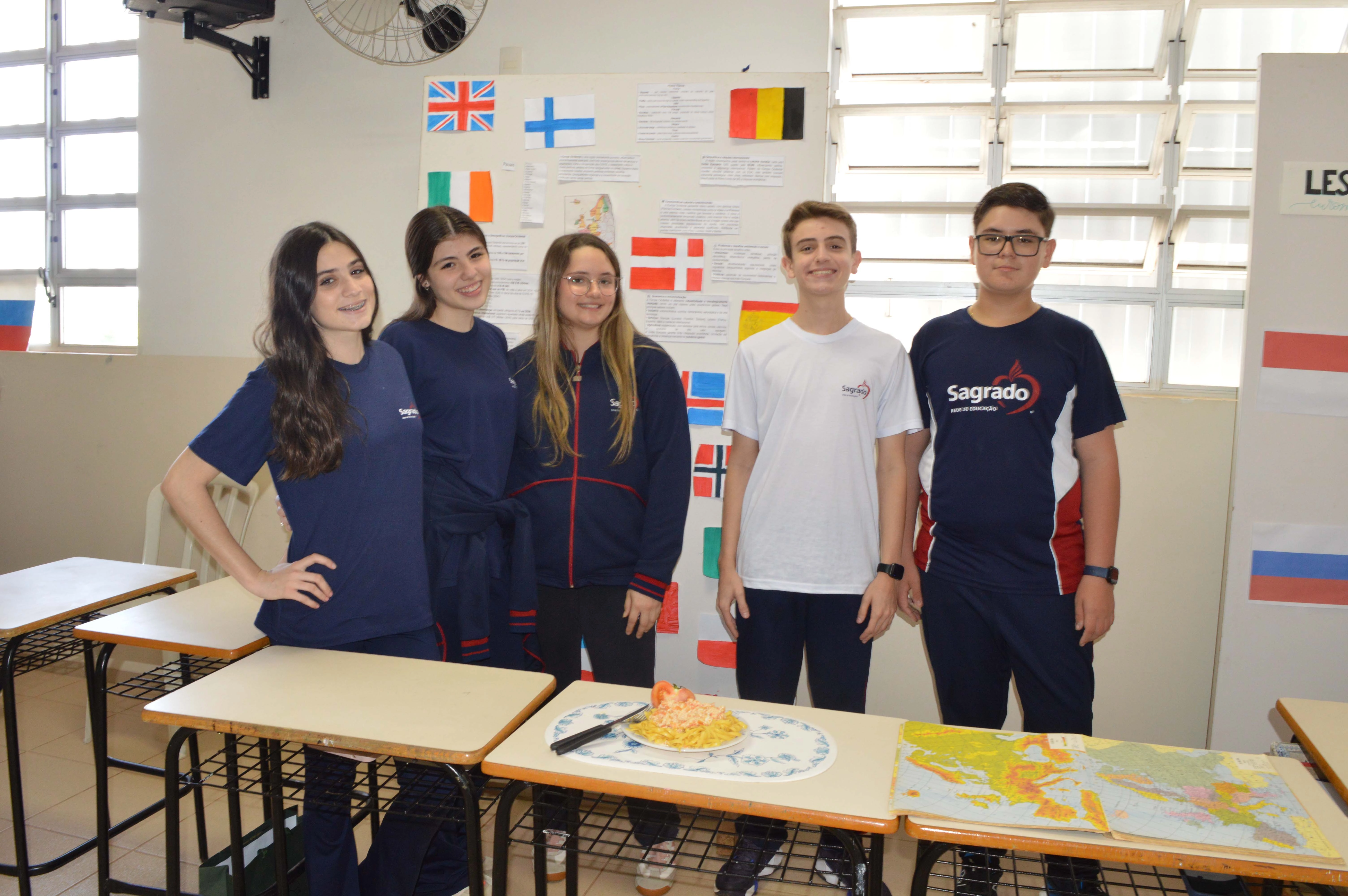 Educandos dos 9ºs anos realizam Feira Geoecônomica e Geopolítica sobre Ásia e Europa
