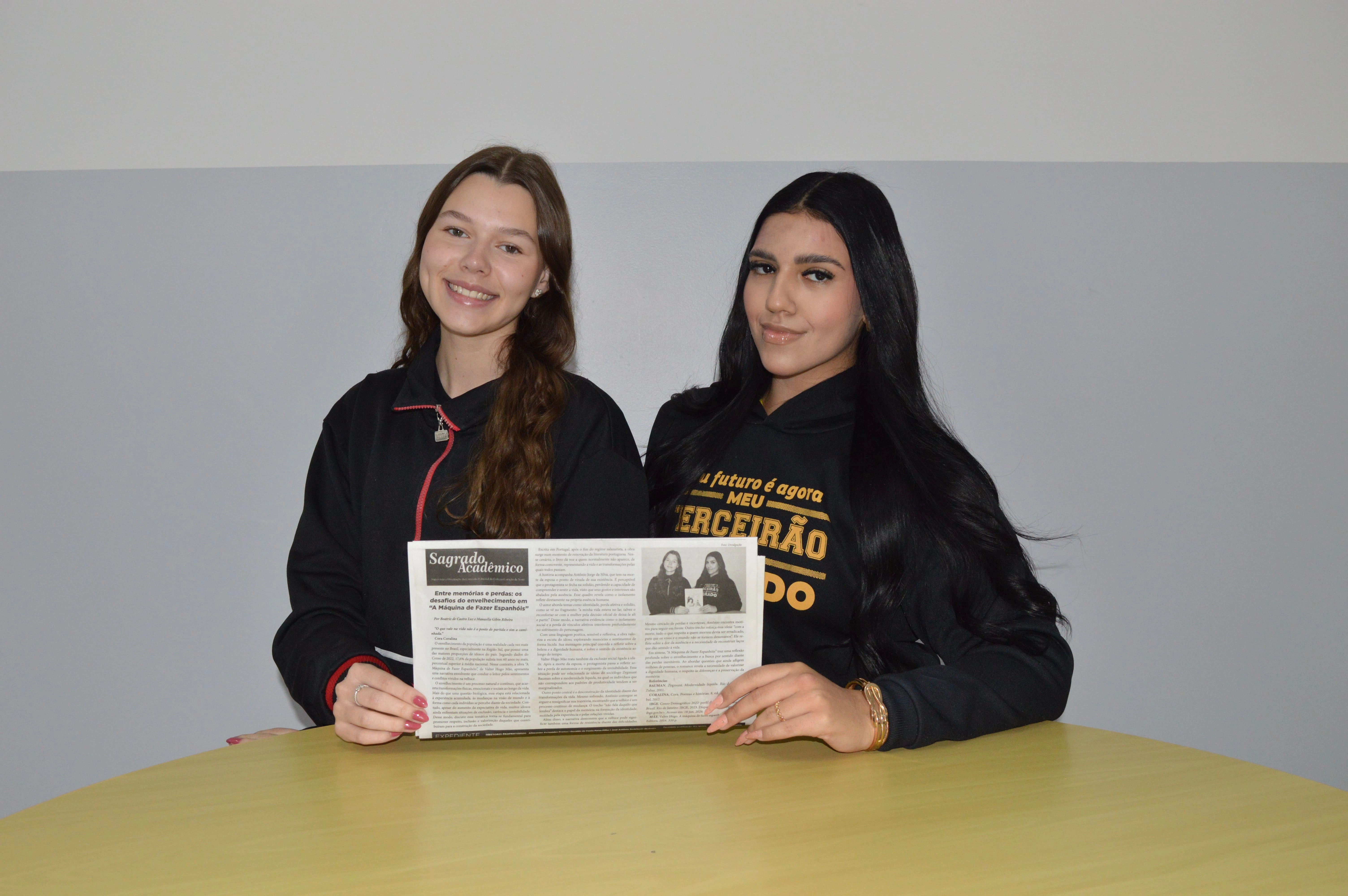 SAGRADO Acadêmico apresenta artigo de Beatriz de Castro Luz e Manuella Gibin Ribeiro, educandas da 3ª série 2, sobre os desafios do envelhecimento em "A Máquina de Fazer Espanhóis"