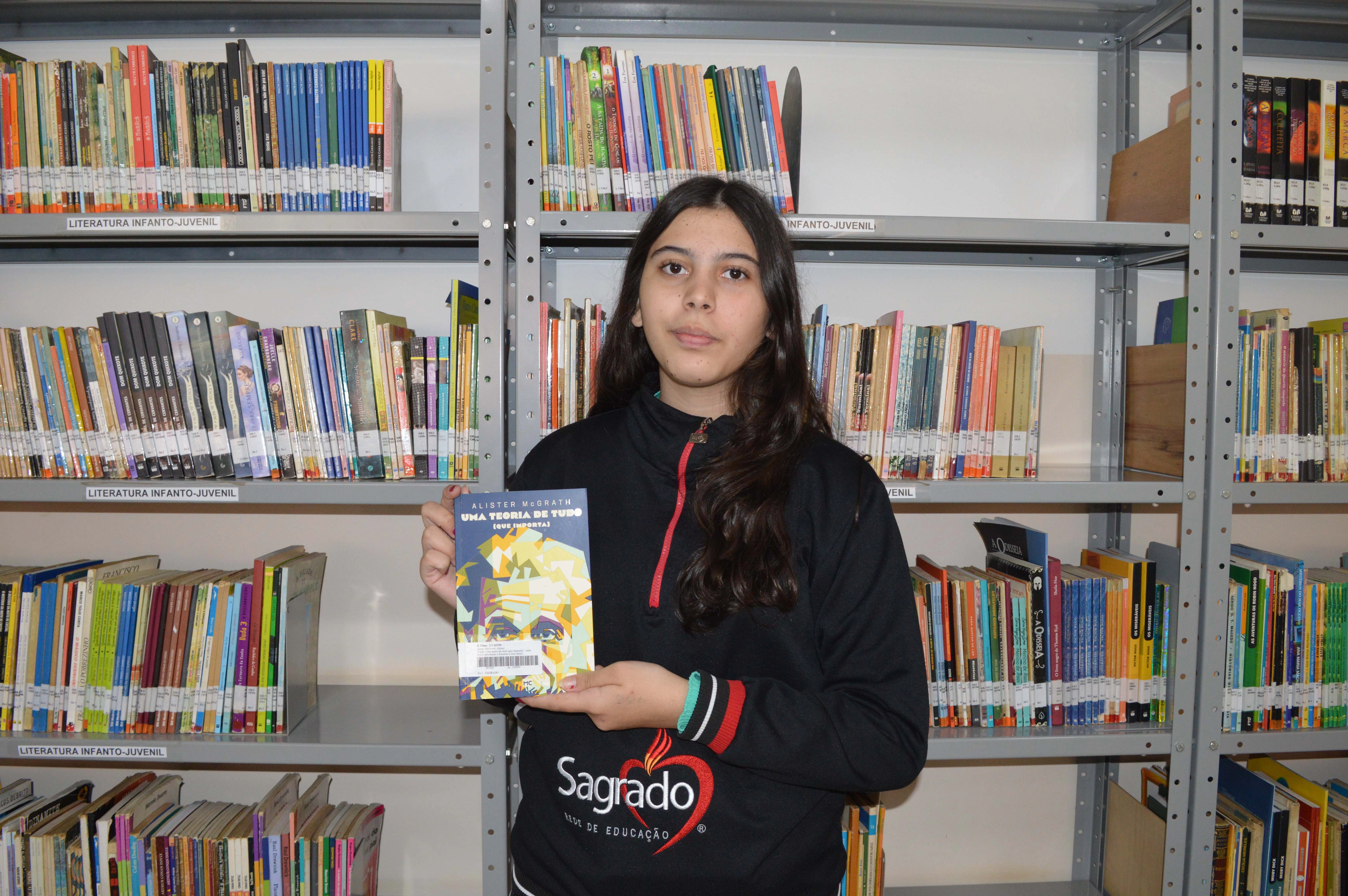 SAGRADO Acadêmico apresenta artigo de Ana Julia Toná Ruoco, da 1ª série 2, sobre a distinção entre Einstein e o relativismo moral