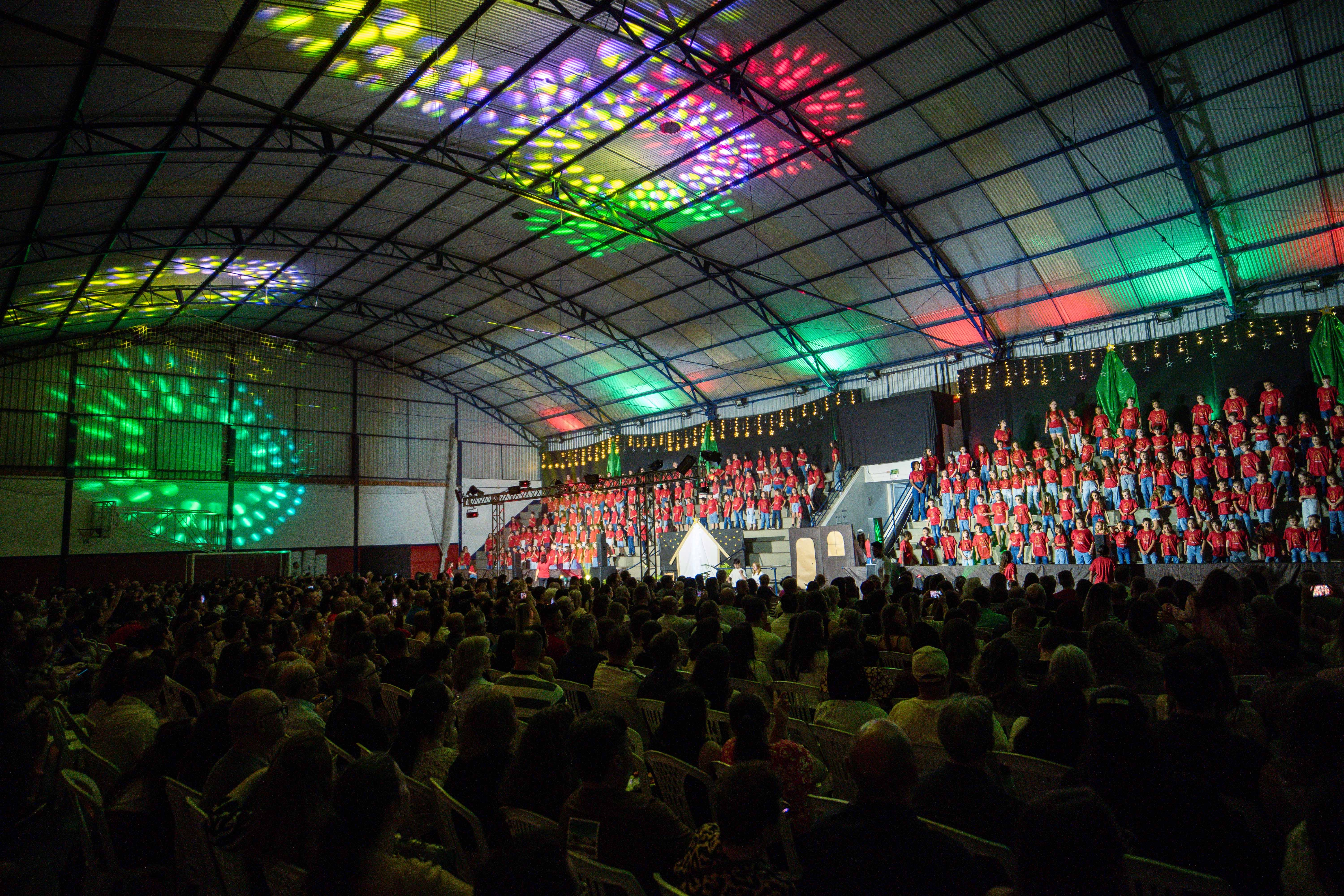 Cantata de Natal emociona Comunidade Educacional em duas noites de espetáculo e celebra a luz que renasce em Belém