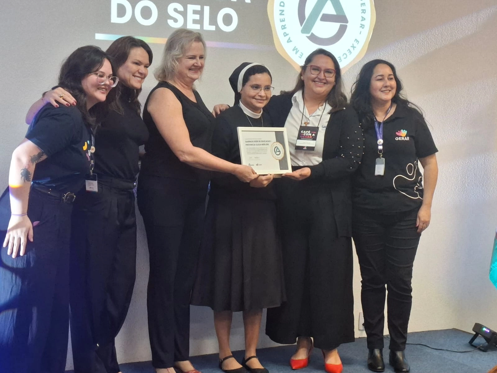 Colégio Social Madre Clélia recebe prêmio da GERAR