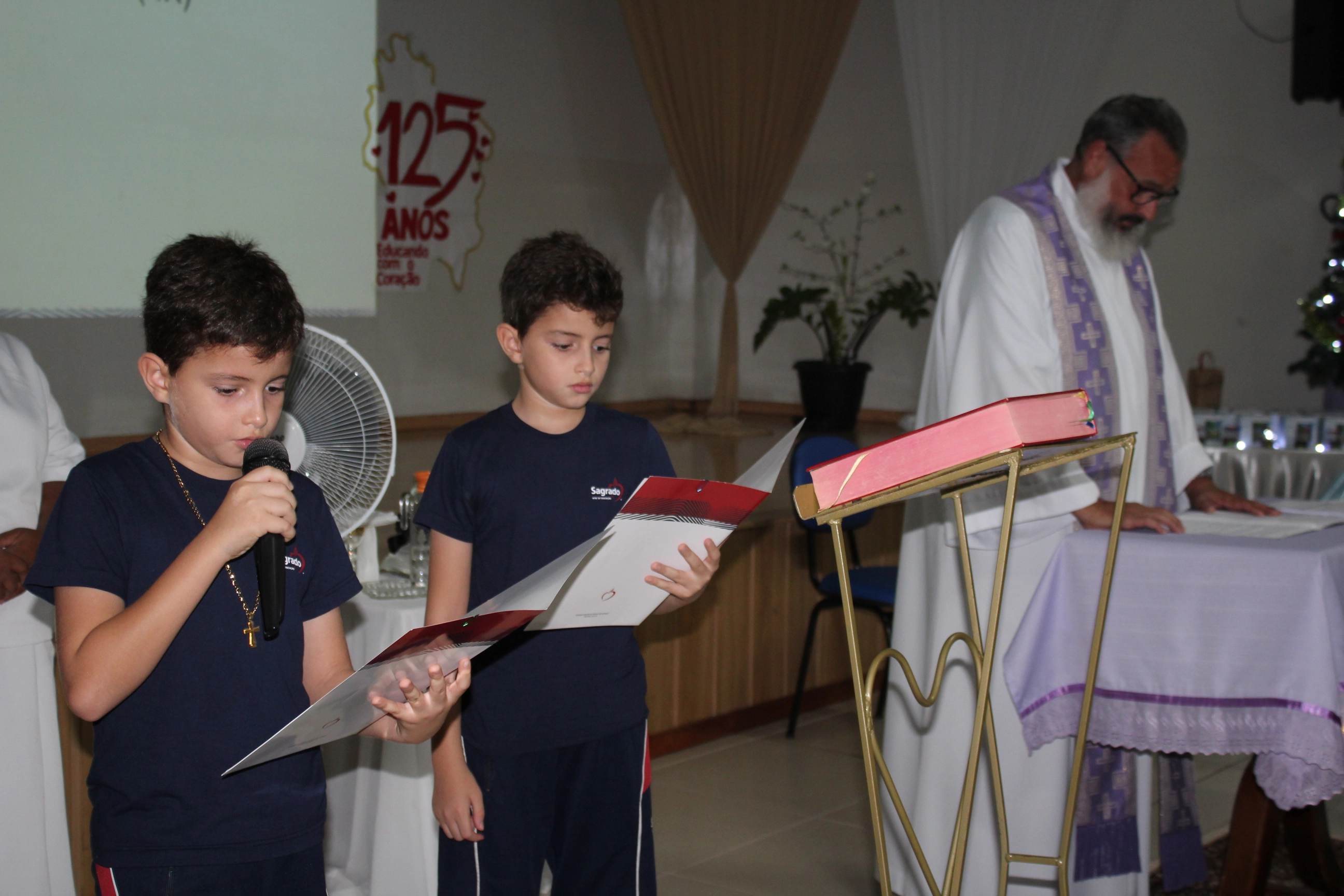 Educandos dos 5ºs anos celebram encerramento de ciclo com Missa e homenagens