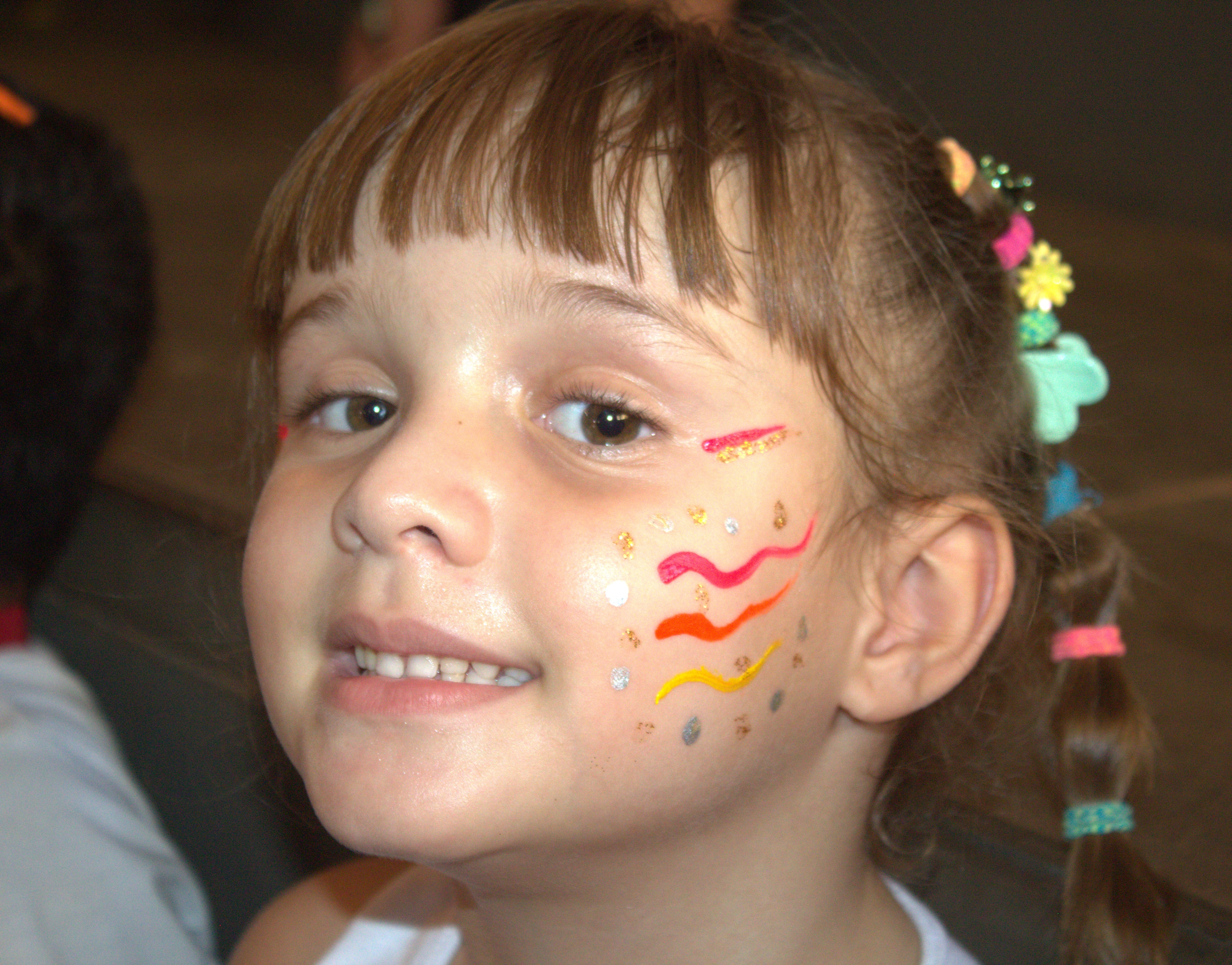Confete, sorrisos e diversão: Carnaval na Escola Social Clélia Merloni