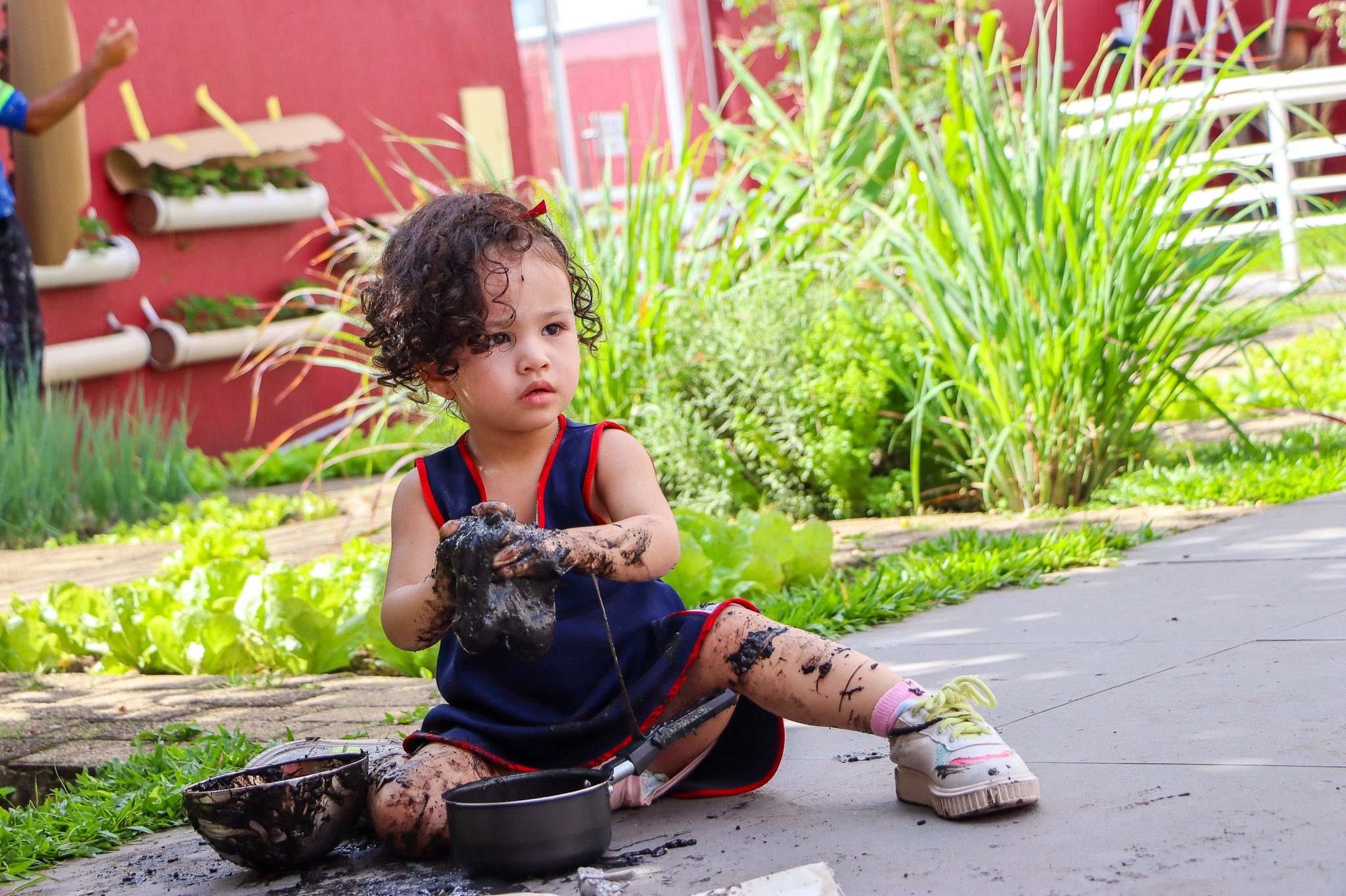Educação Infantil e Vivências Sensoriais: uma experiência com relevo e texturas