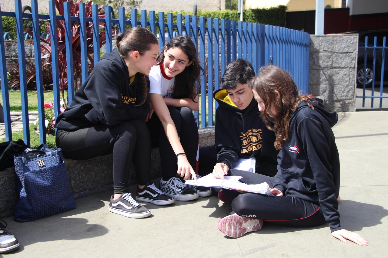 Ensino Médio aprende Sociologia de forma dinâmica no Colégio Imaculada Conceição