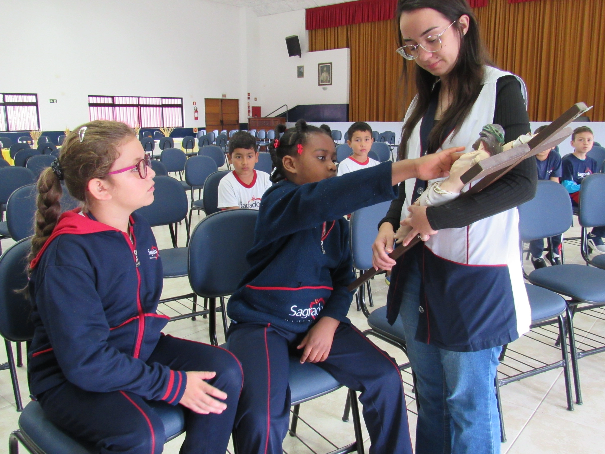 Pastoral Escolar celebra a Páscoa com os educandos 