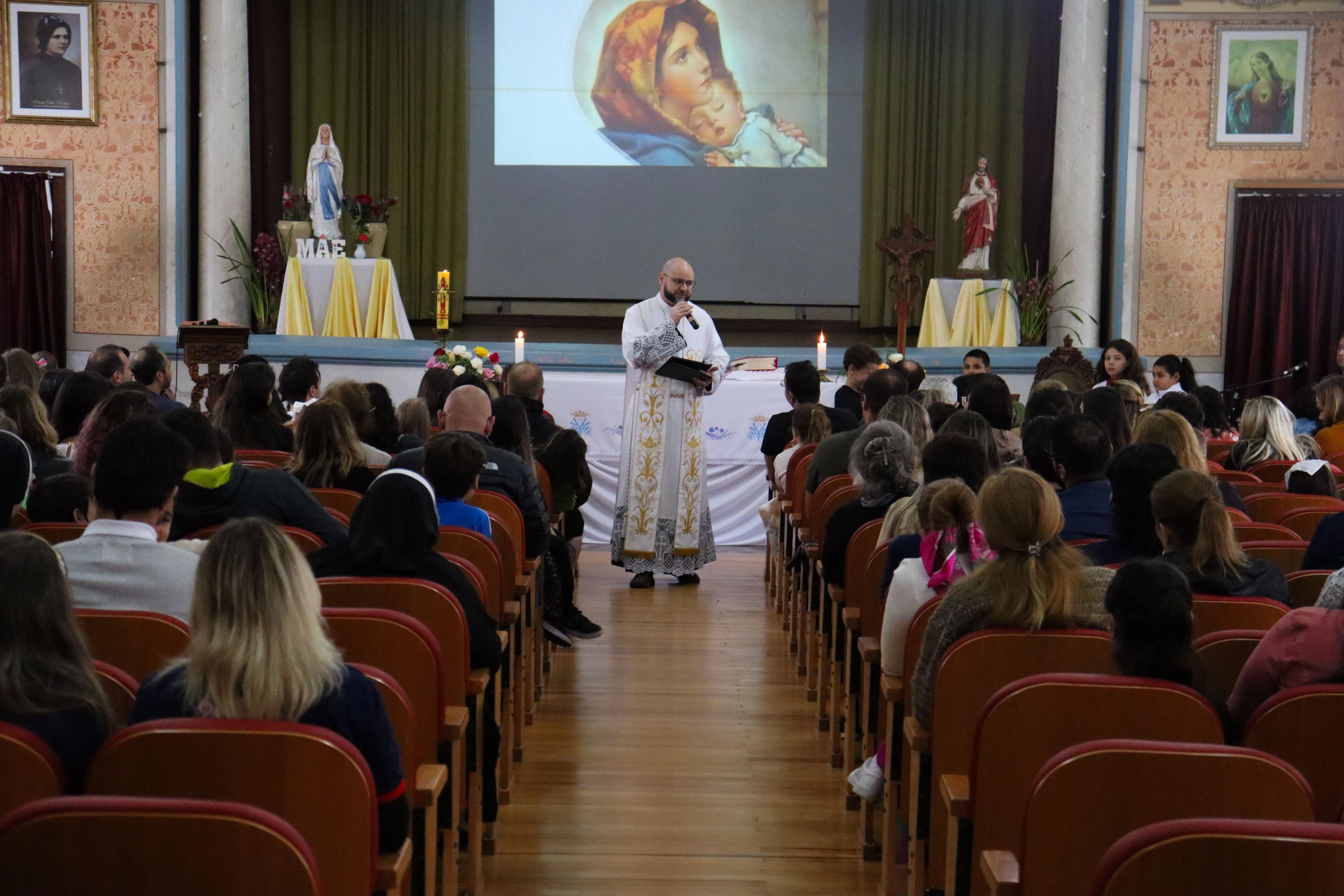 Celebração Eucarística em homenagem às mães 