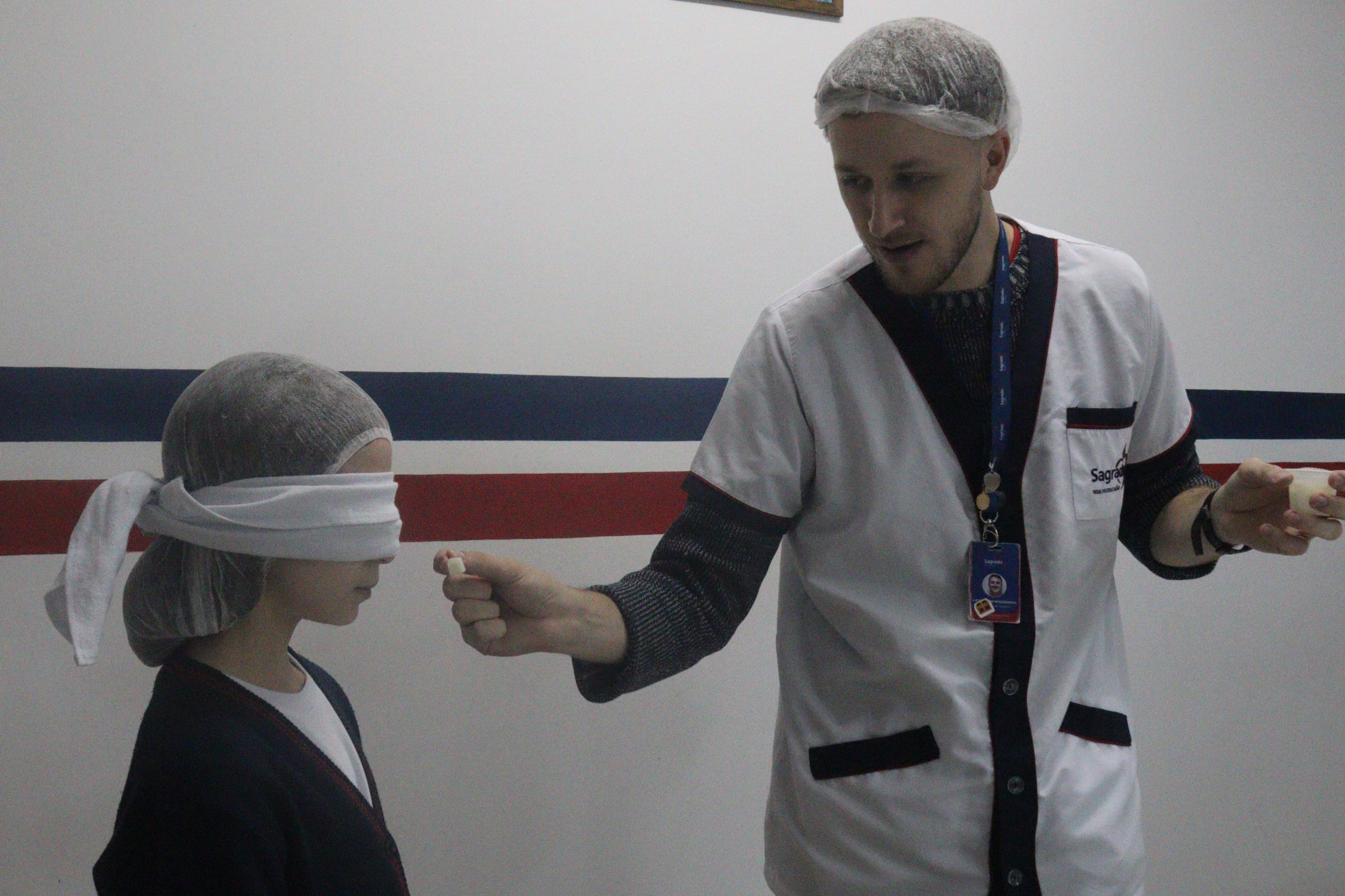 Educandos do 6º ano exploram os sentidos em experiência sobre os sabores