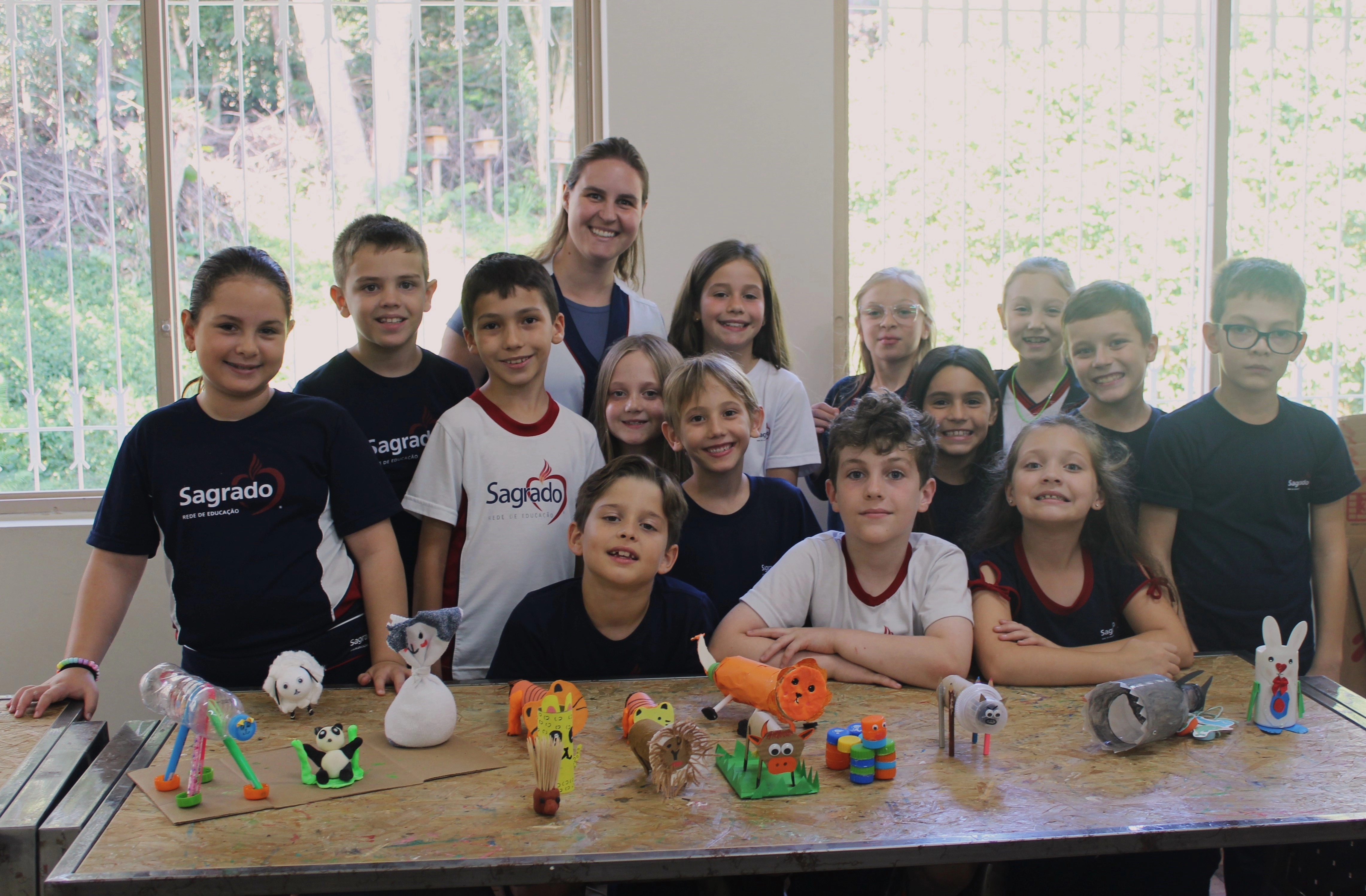 Turma do 3º ano explora o mundo dos animais carnívoros, herbívoros e onívoros no Espaço Maker